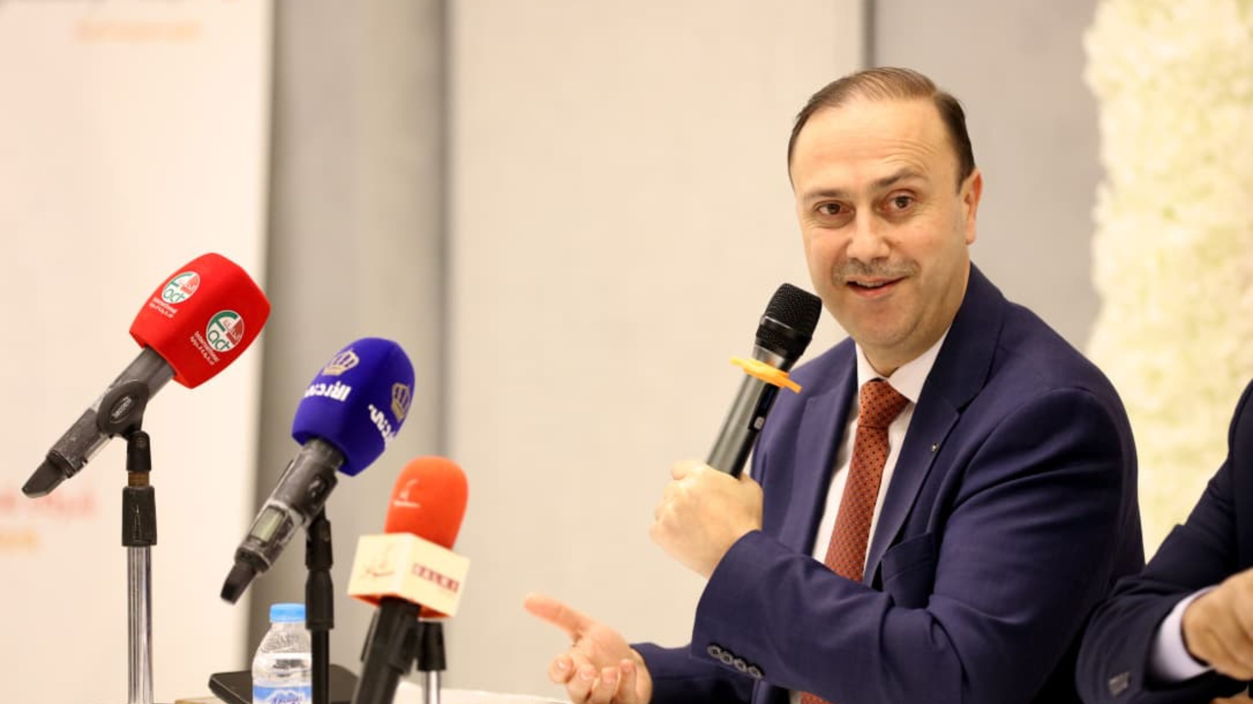 المومني: مشاريع التحديث السياسي والاقتصادي والإداري تمثل رؤية الدولة في مئويتها الثانية