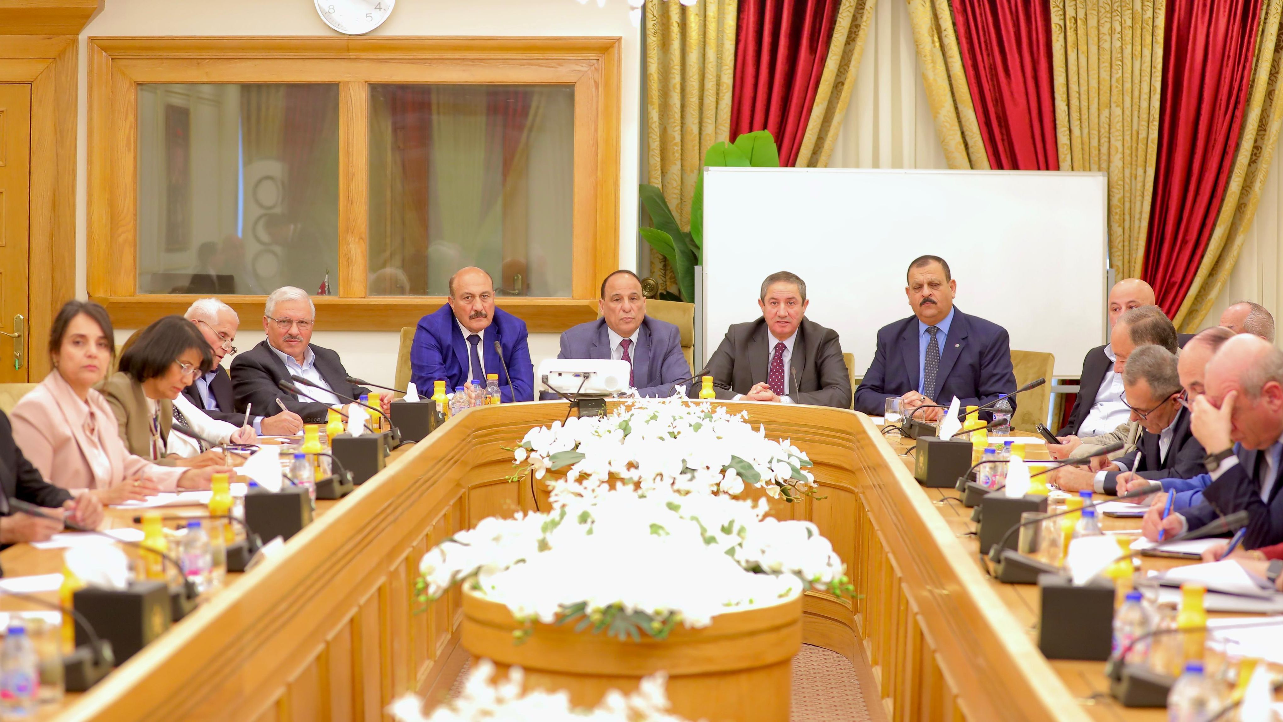  لجنة الصحة والبيئة في الأعيان تلتقي وزير الصحة