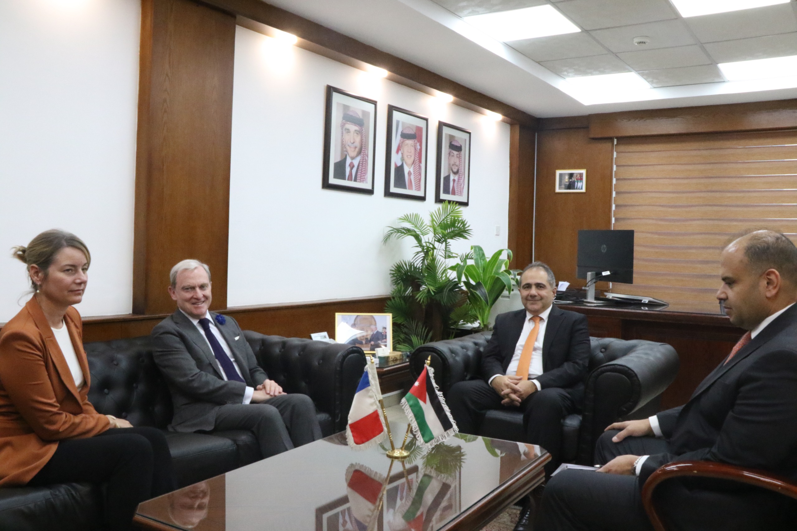 وزير الاستثمار يبحث والسفير الفرنسي تعزيز التعاون الاقتصادي 