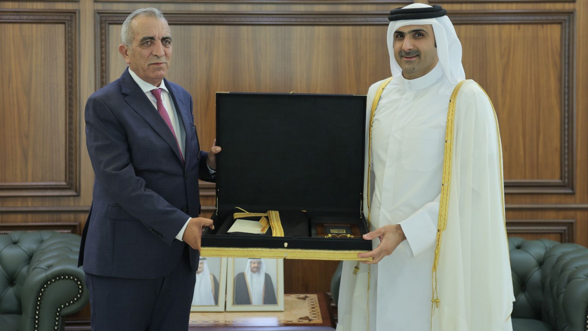 وزير الثقافة يلتقي في الدوحة نظيره القطري