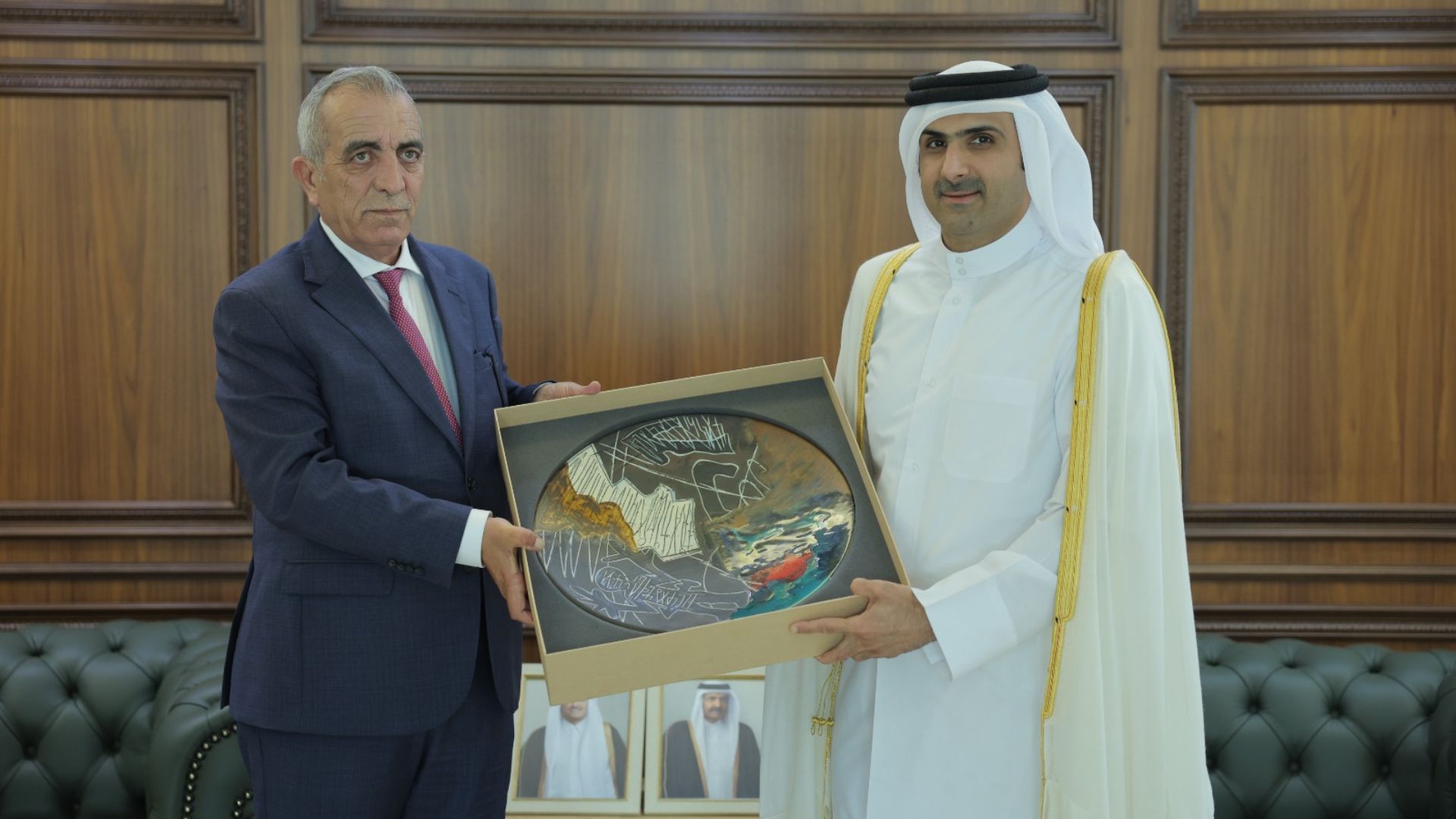 وزير الثقافة يلتقي في الدوحة نظيره القطري