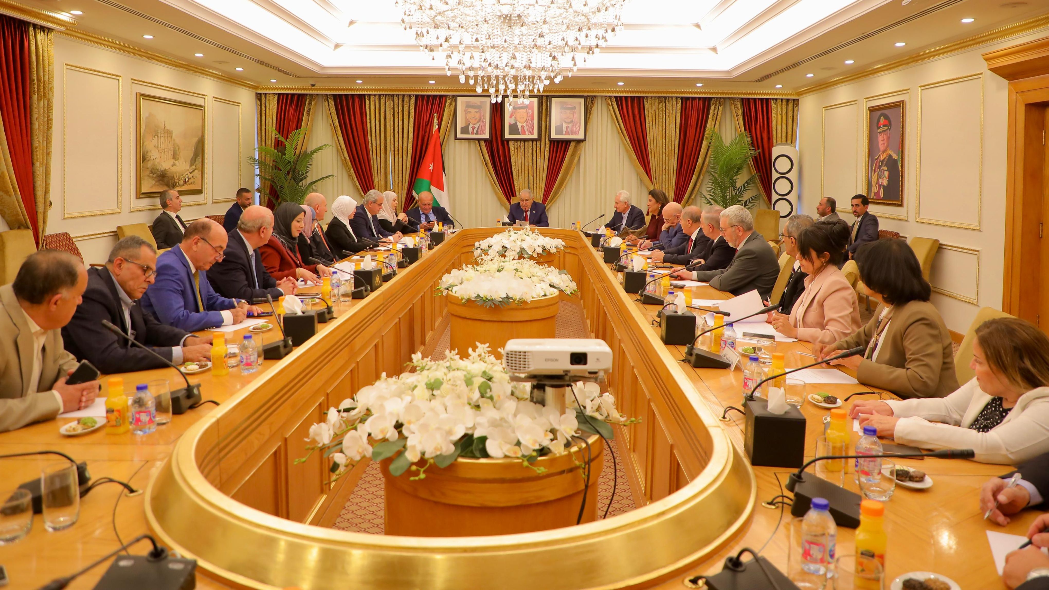  لجنة الصحة والبيئة في الأعيان تلتقي وزير الصحة