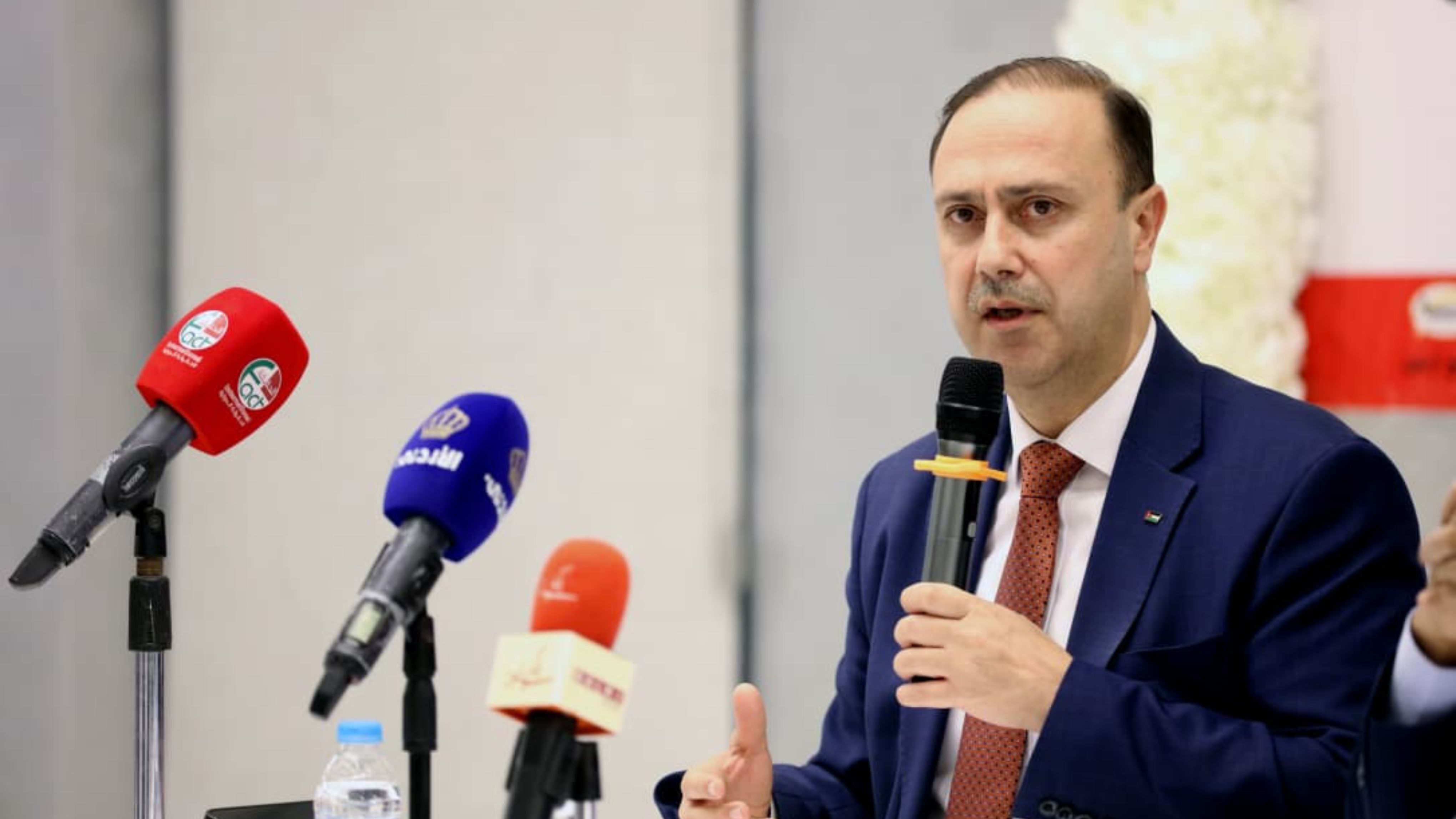 المومني: مشاريع التحديث السياسي والاقتصادي والإداري تمثل رؤية الدولة في مئويتها الثانية