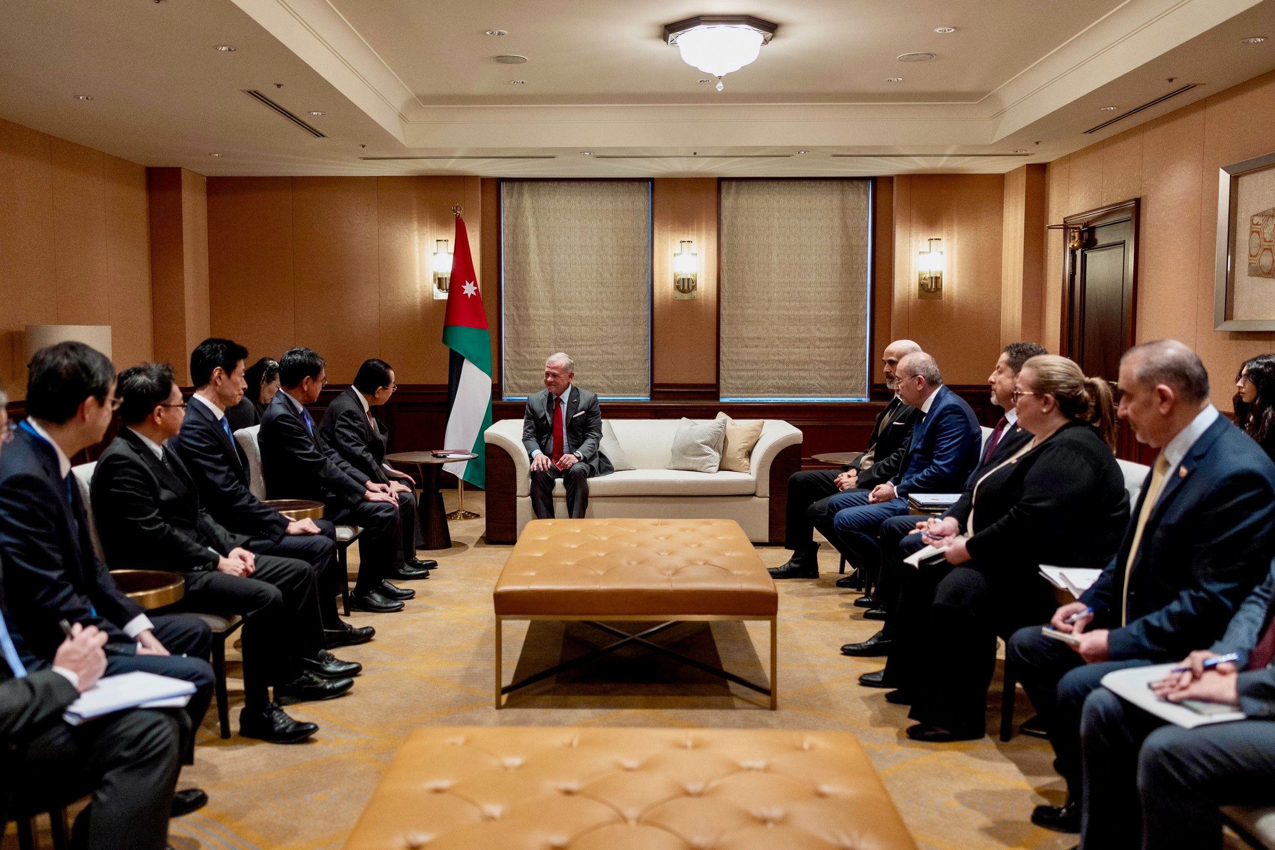 الملك يعقد لقاءات مع قادة في البرلمان الياباني في طوكيو