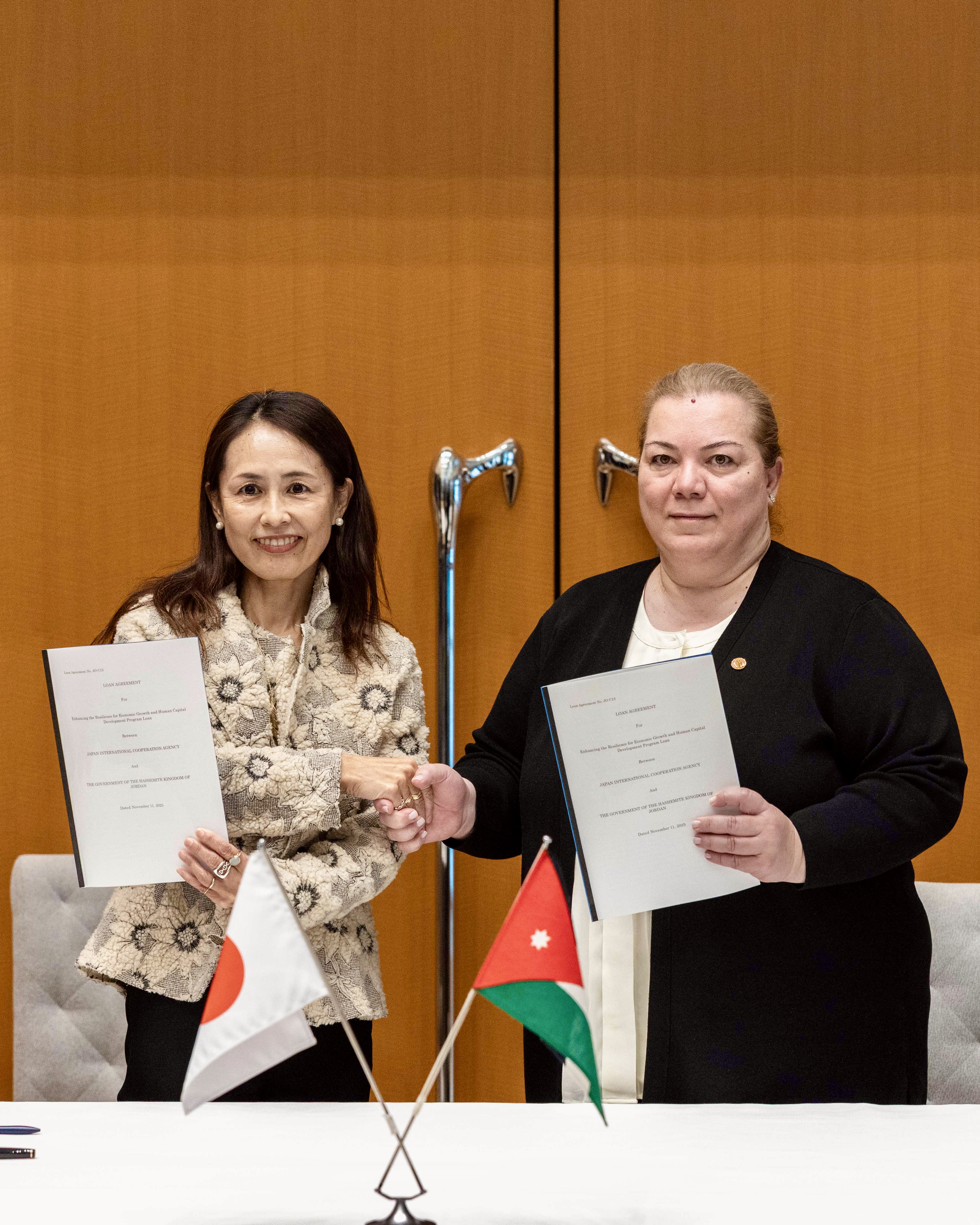  الملك يلتقي رئيسة الوزراء اليابانية ويؤكد أهمية تكثيف العمل على توسيع التعاون بين الأردن واليابان