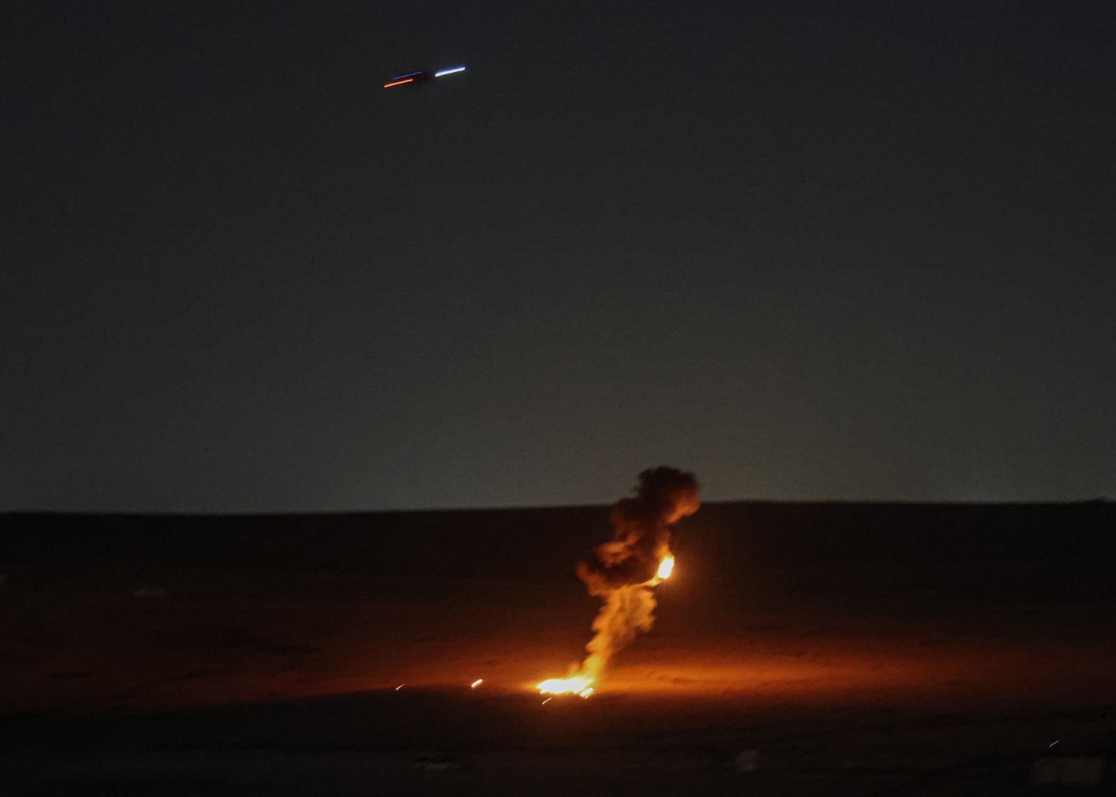 رئيس هيئة الأركان ونظيره البحريني يتابعان تمرين صقور الهواشم 6 الليلي