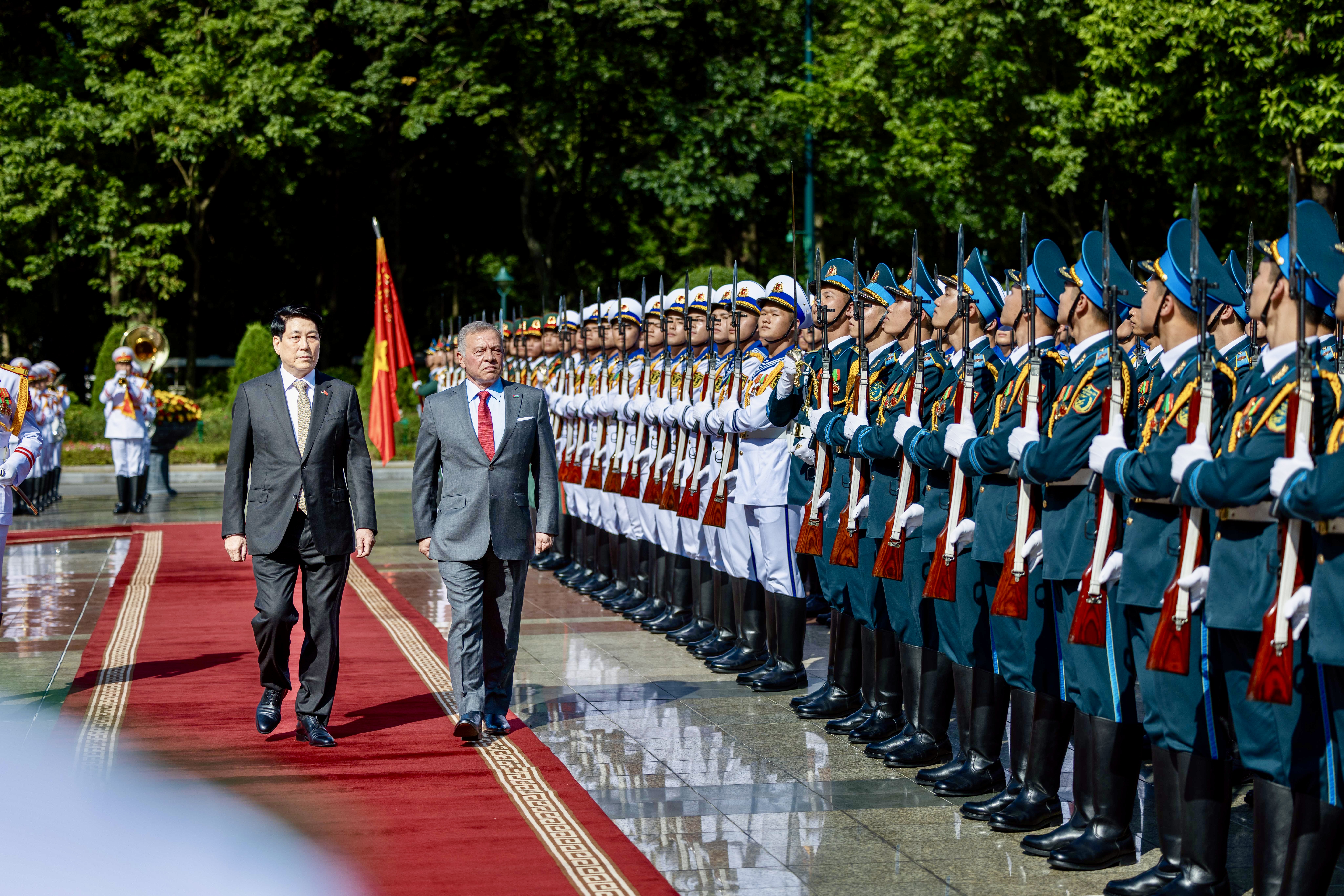  الملك ورئيس فيتنام يعقدان مباحثات في هانوي