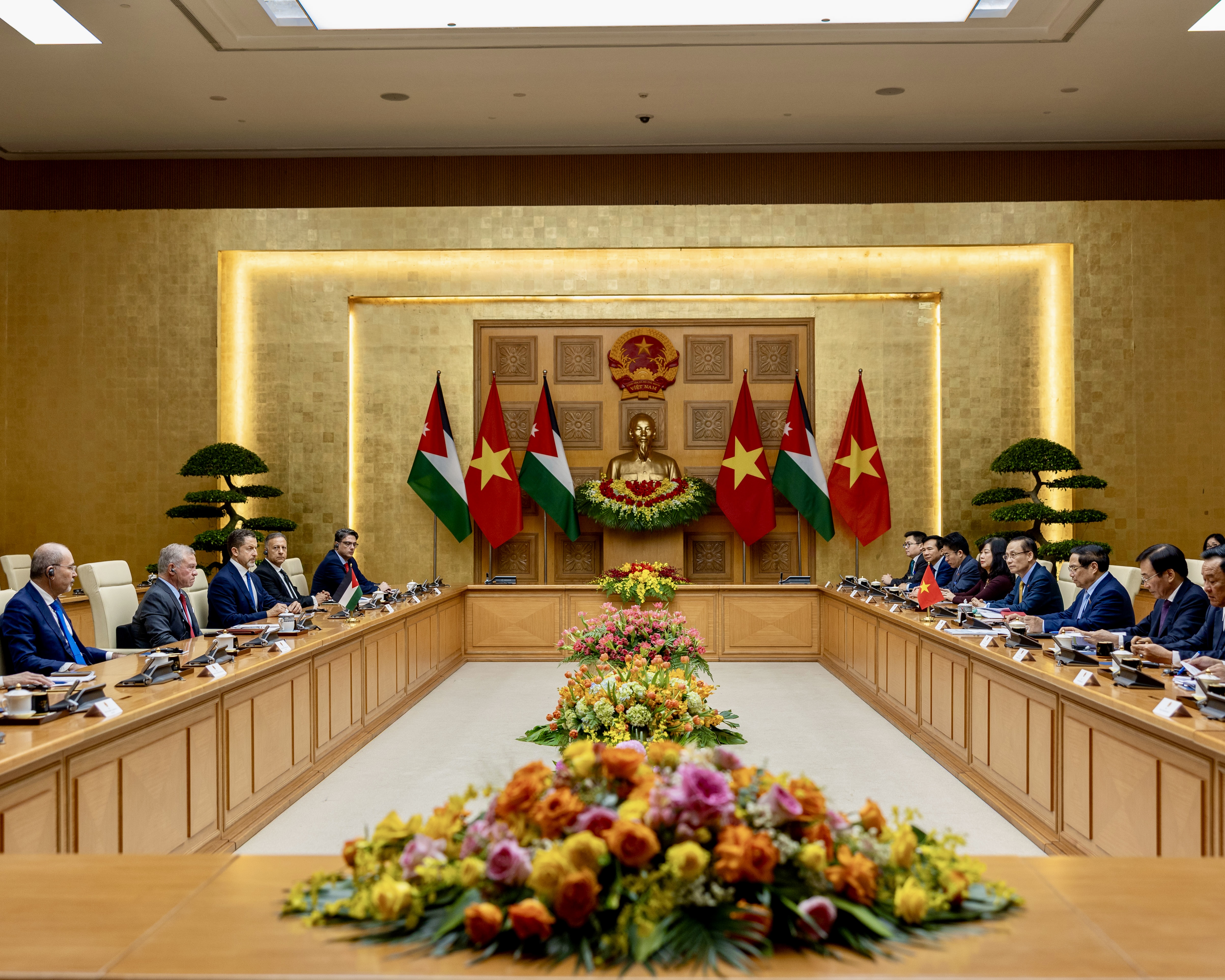  الملك ورئيس الوزراء الفيتنامي يبحثان سبل الارتقاء بالتعاون الثنائي