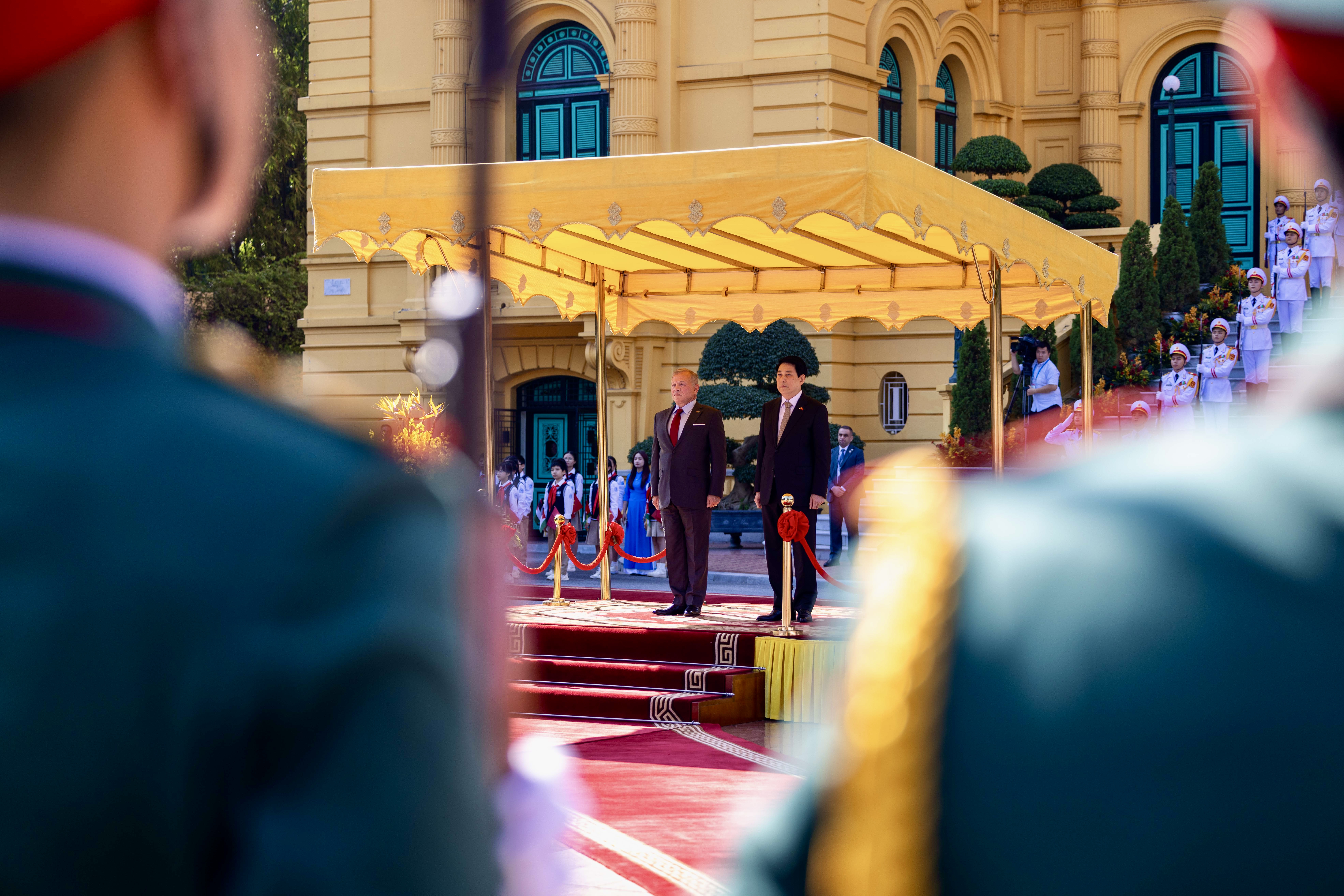  الملك ورئيس فيتنام يعقدان مباحثات في هانوي