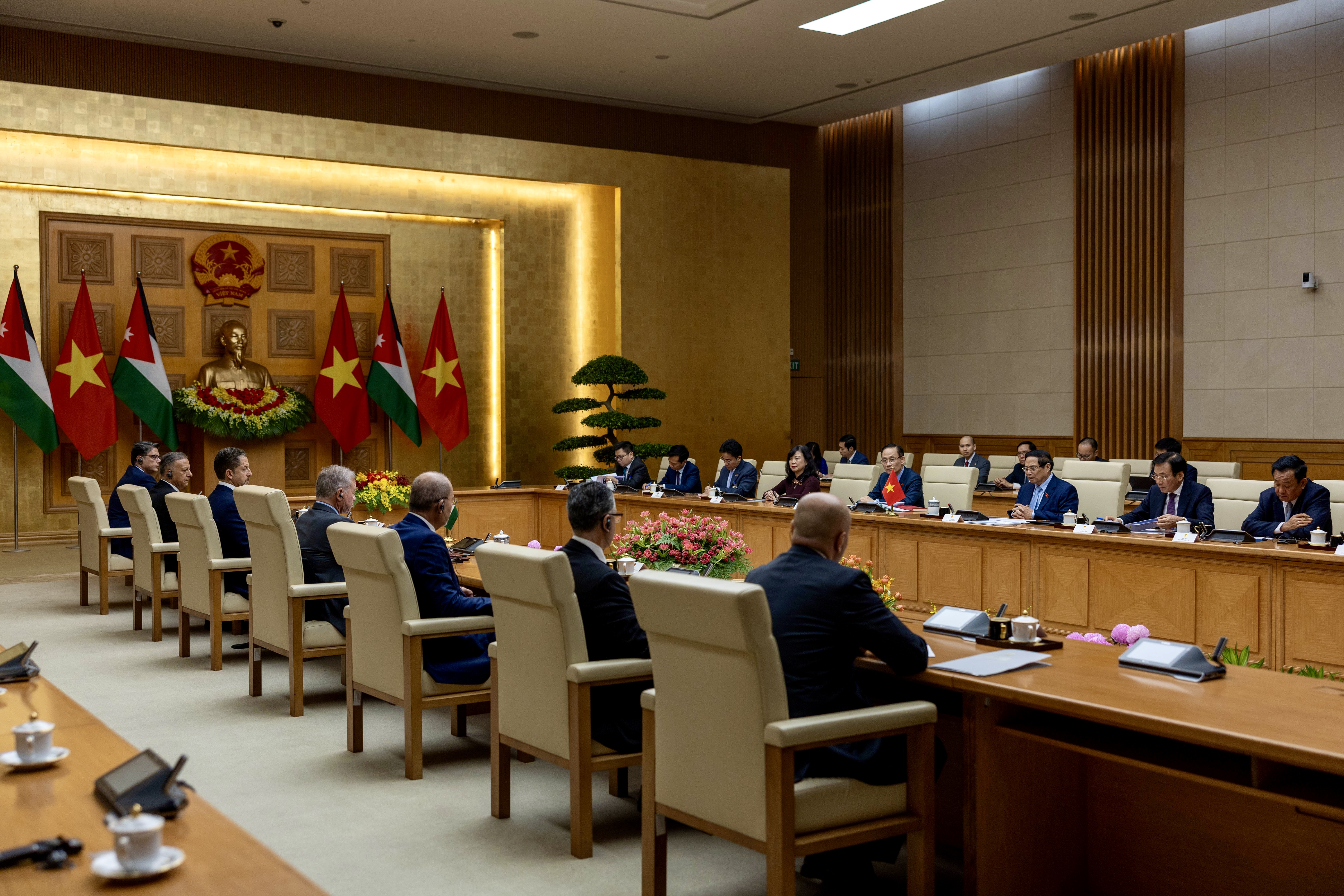  الملك ورئيس الوزراء الفيتنامي يبحثان سبل الارتقاء بالتعاون الثنائي