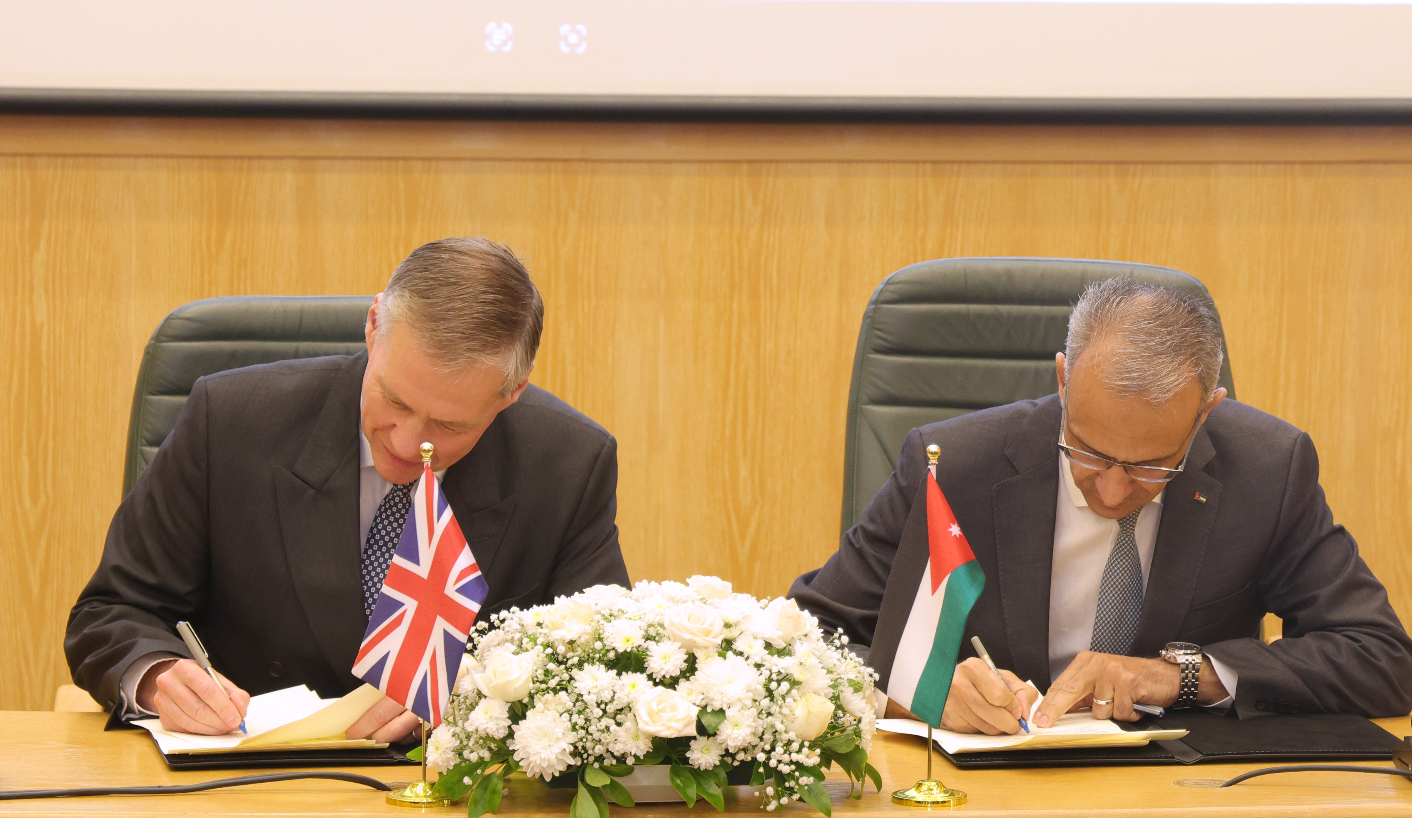  مذكرة بين ديوان المحاسبة ومكتب التدقيق الوطني في بريطانيا 