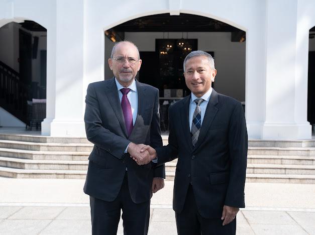 وزير الخارجية يجري مباحثات مع نظيره السنغافوري