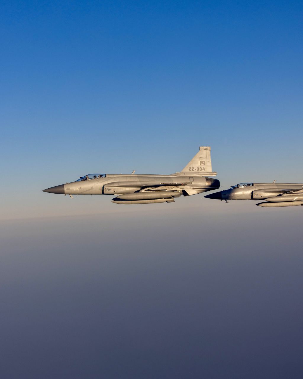 الملك يلتقي رئيس الوزراء الباكستاني في إسلام آباد ويؤكد أهمية توسيع التعاون