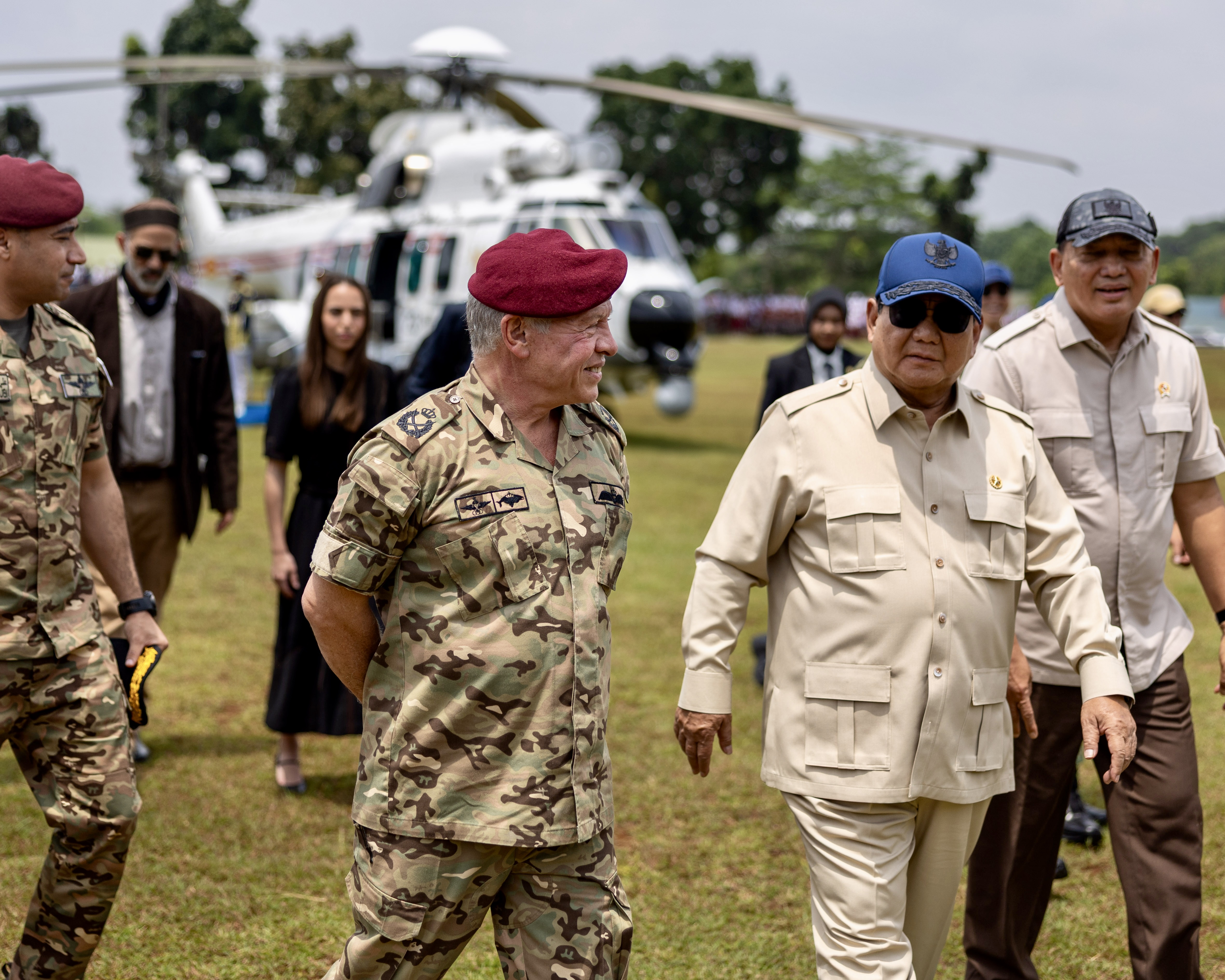 الملك والرئيس الإندونيسي يحضران في جاكرتا مجريات تمرين عسكري مشترك للطائرات المسيرة