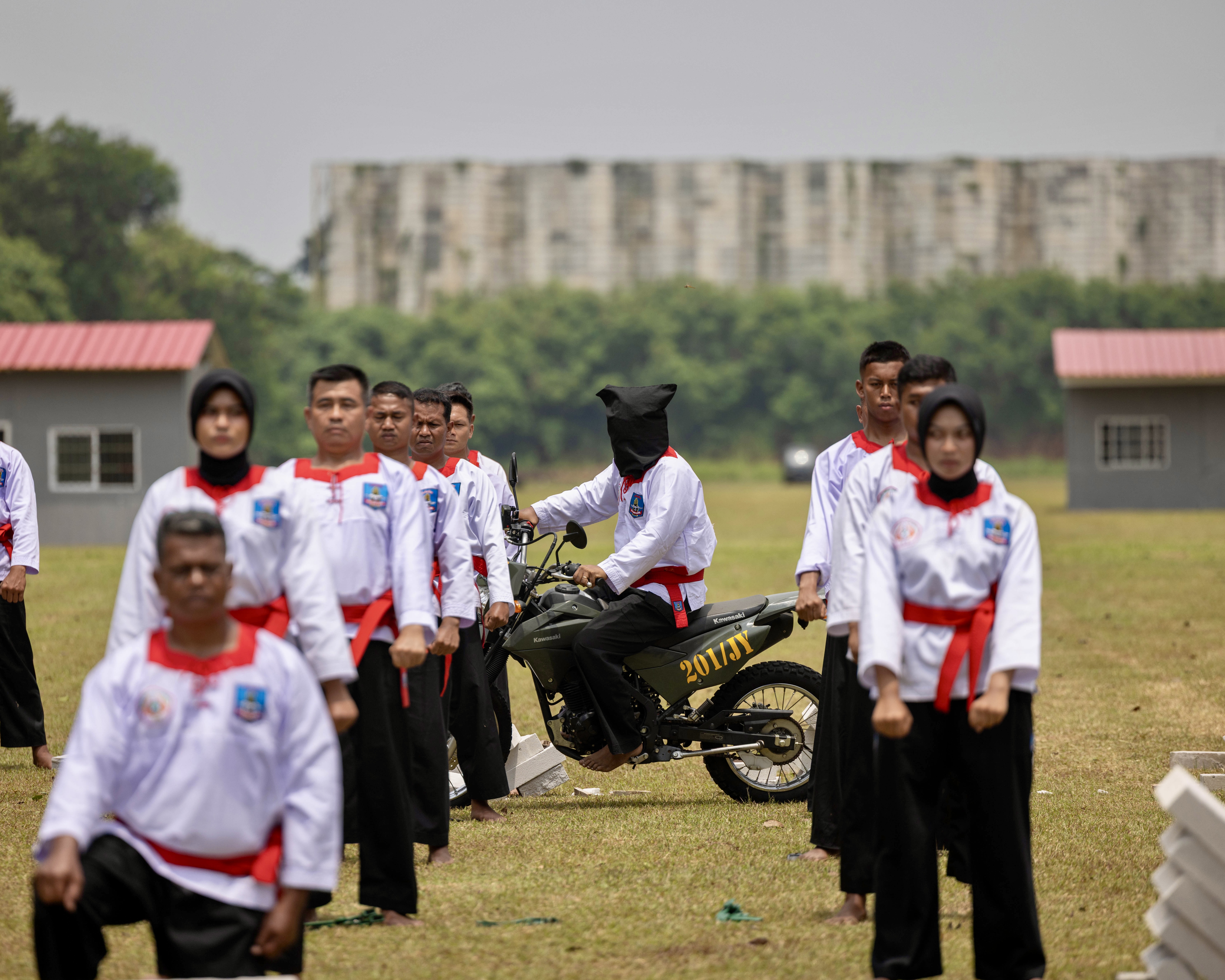 الملك والرئيس الإندونيسي يحضران في جاكرتا مجريات تمرين عسكري مشترك للطائرات المسيرة