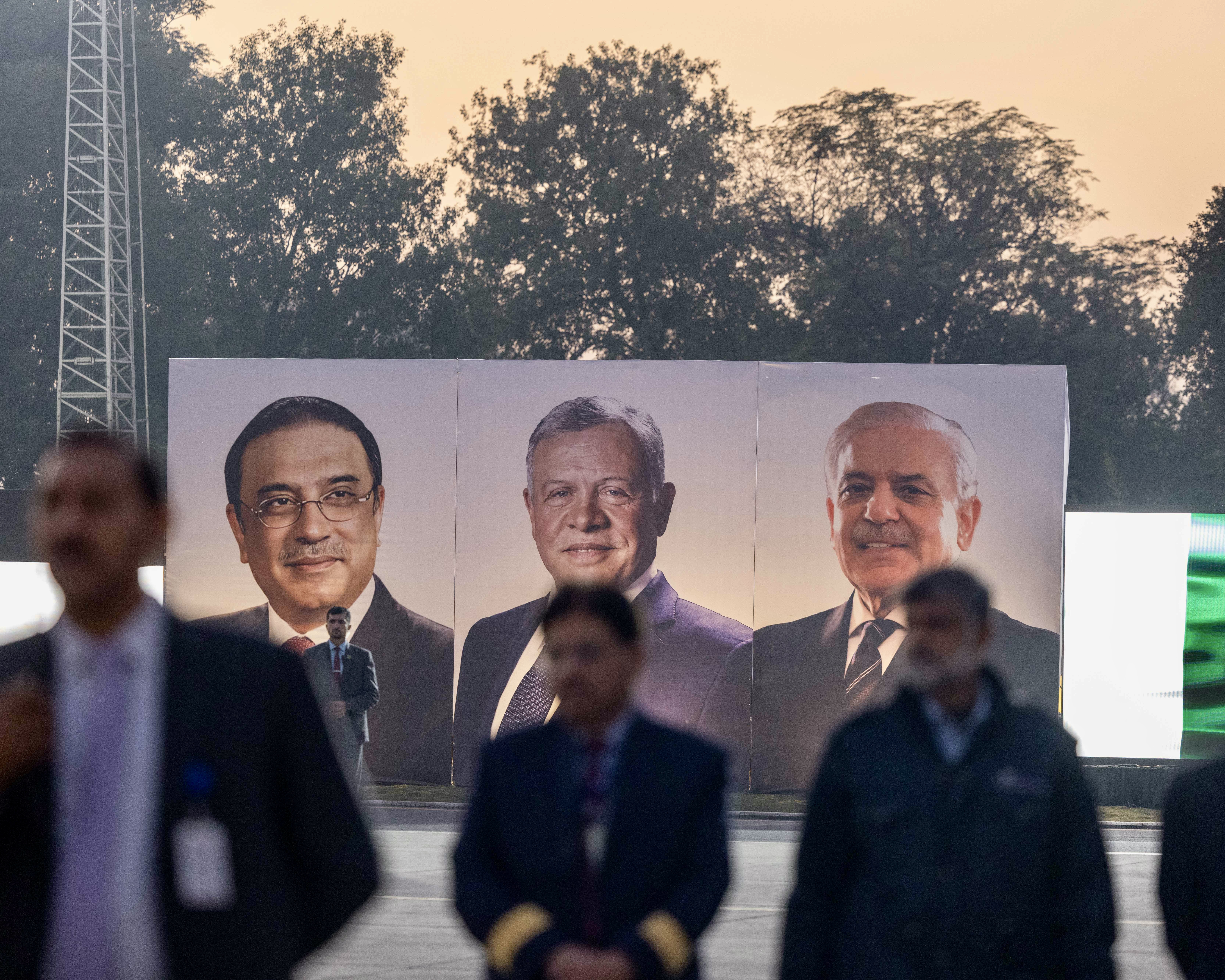 الملك يلتقي رئيس الوزراء الباكستاني في إسلام آباد ويؤكد أهمية توسيع التعاون 