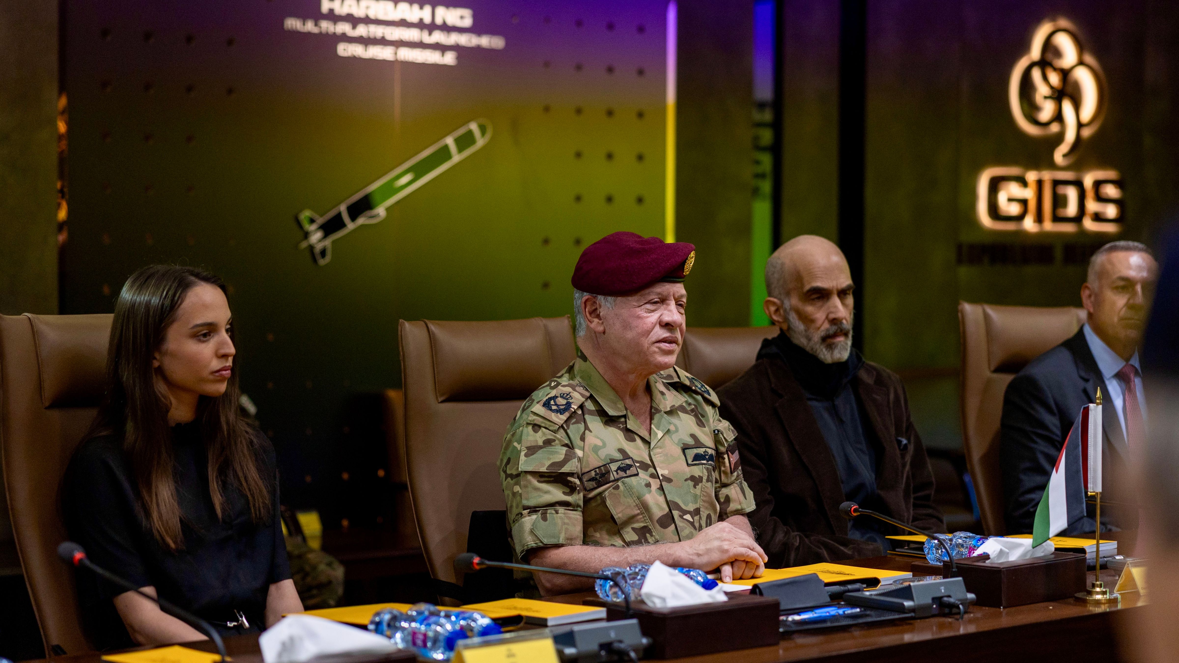 الملك يزور شركة للصناعات الدفاعية في إسلام آباد ويحضر تمرينا عسكريا