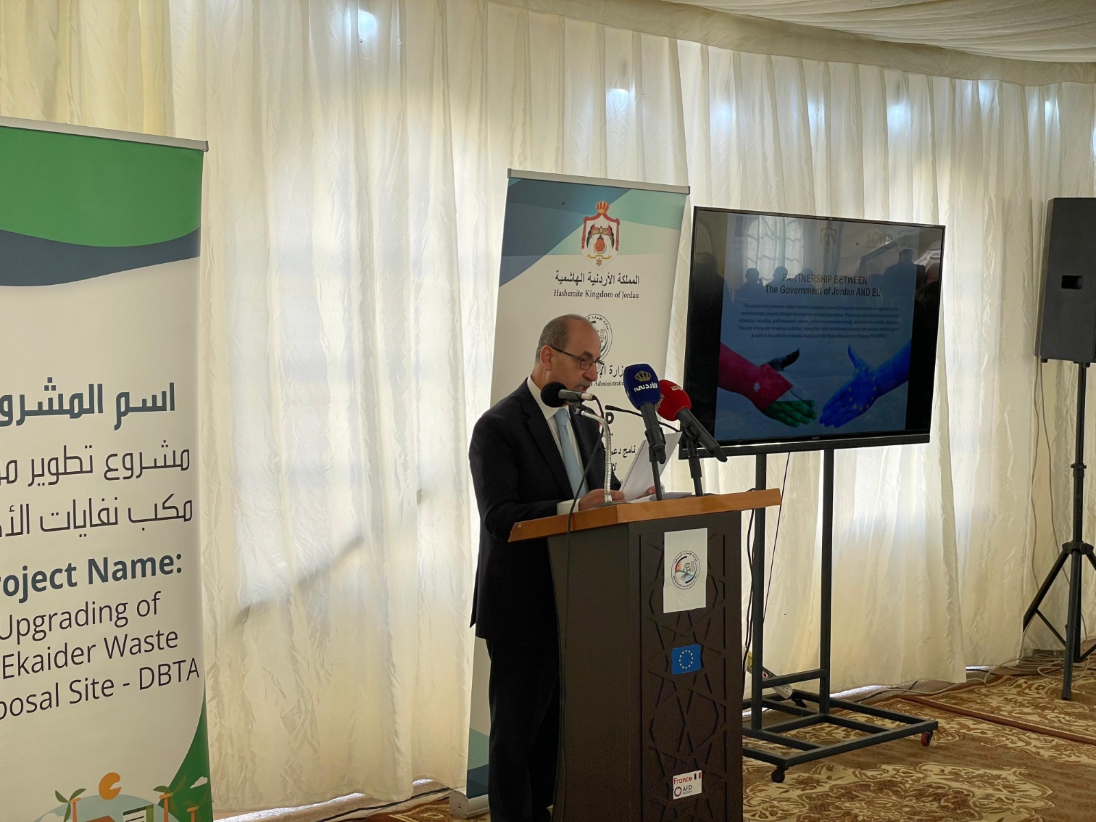 وزير الإدارة المحلية يضع حجر الأساس لمشروع تطوير مكب نفايات الأكيدر