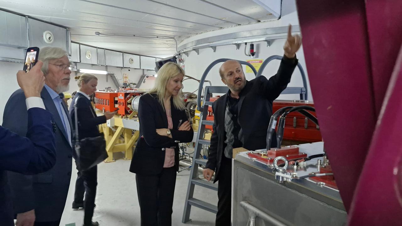 ألمانيا تعتزم الانضمام للمركز الدولي لضوء السنكرترون كعضو مشارك