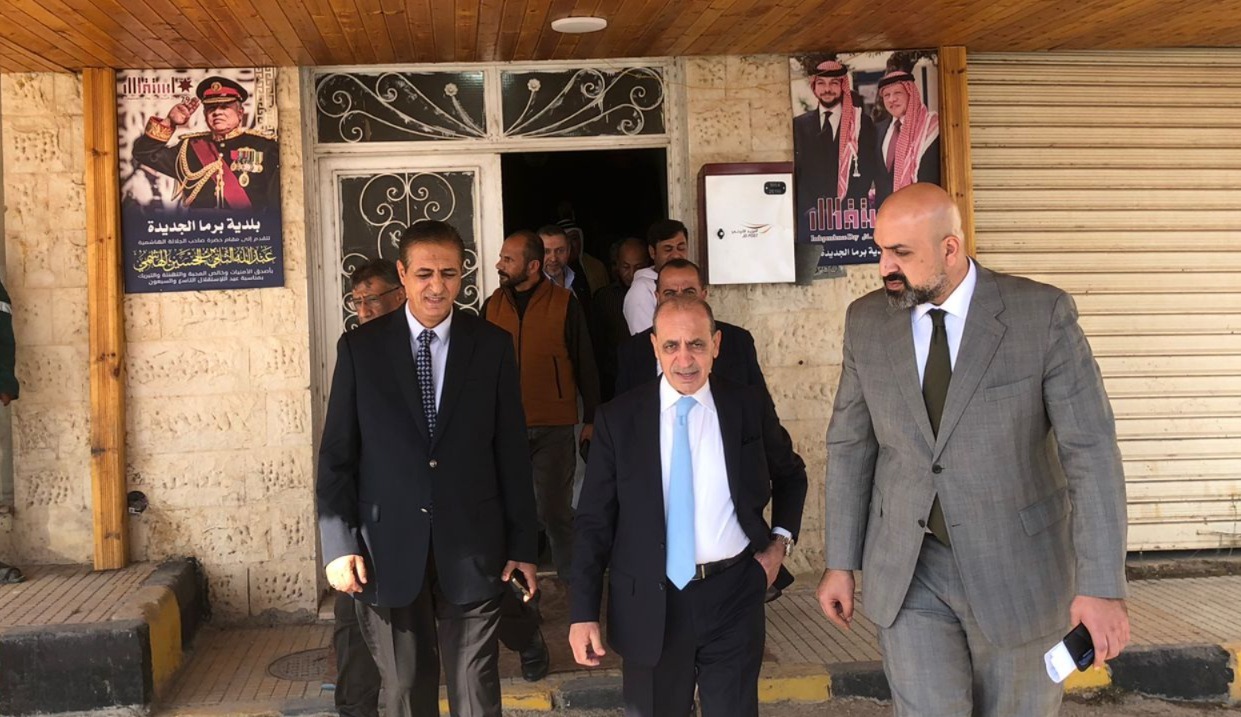 وزير الإدارة المحلية يتفقد بلدية برما في جرش