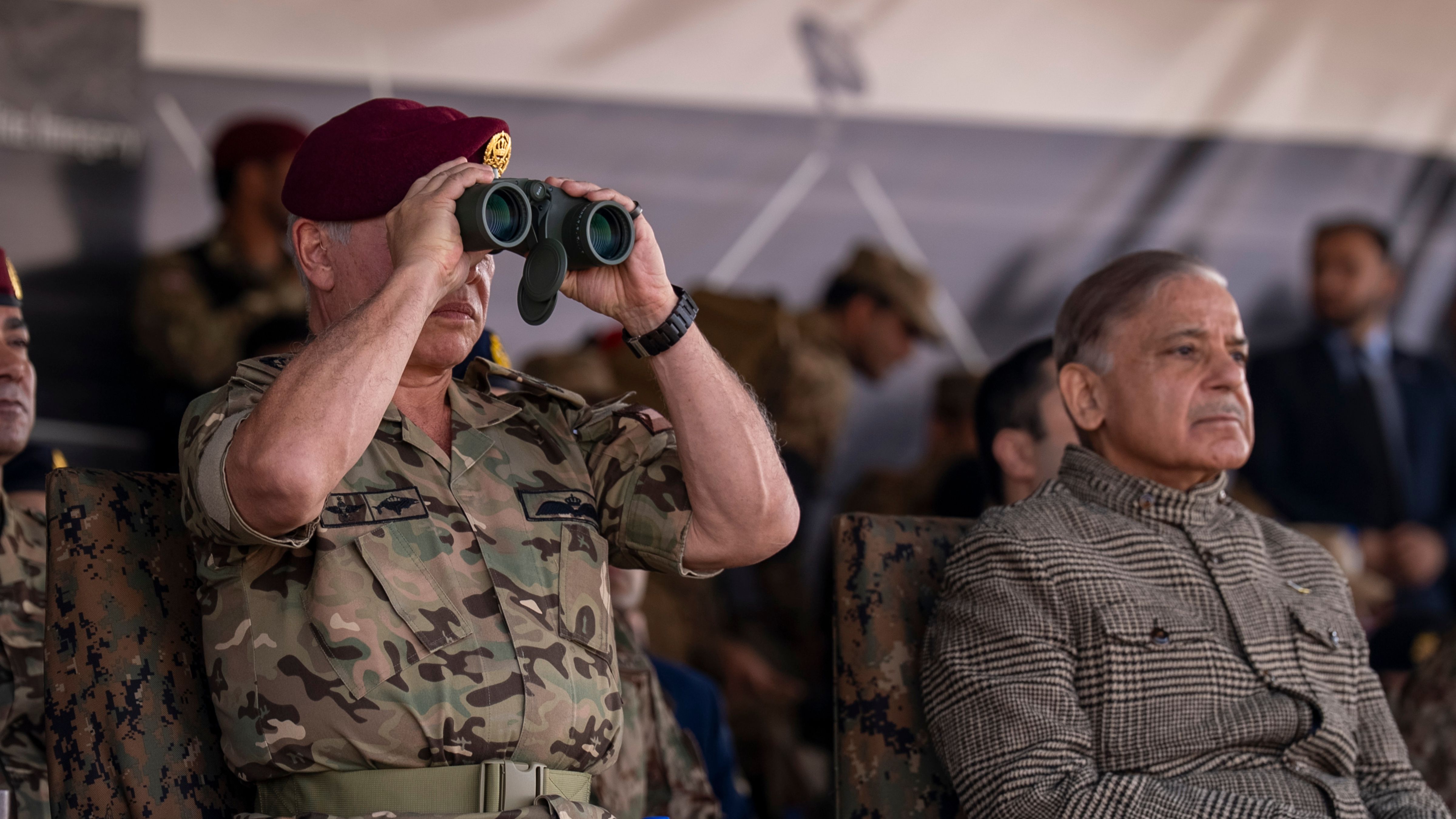 الملك يزور شركة للصناعات الدفاعية في إسلام آباد ويحضر تمرينا عسكريا