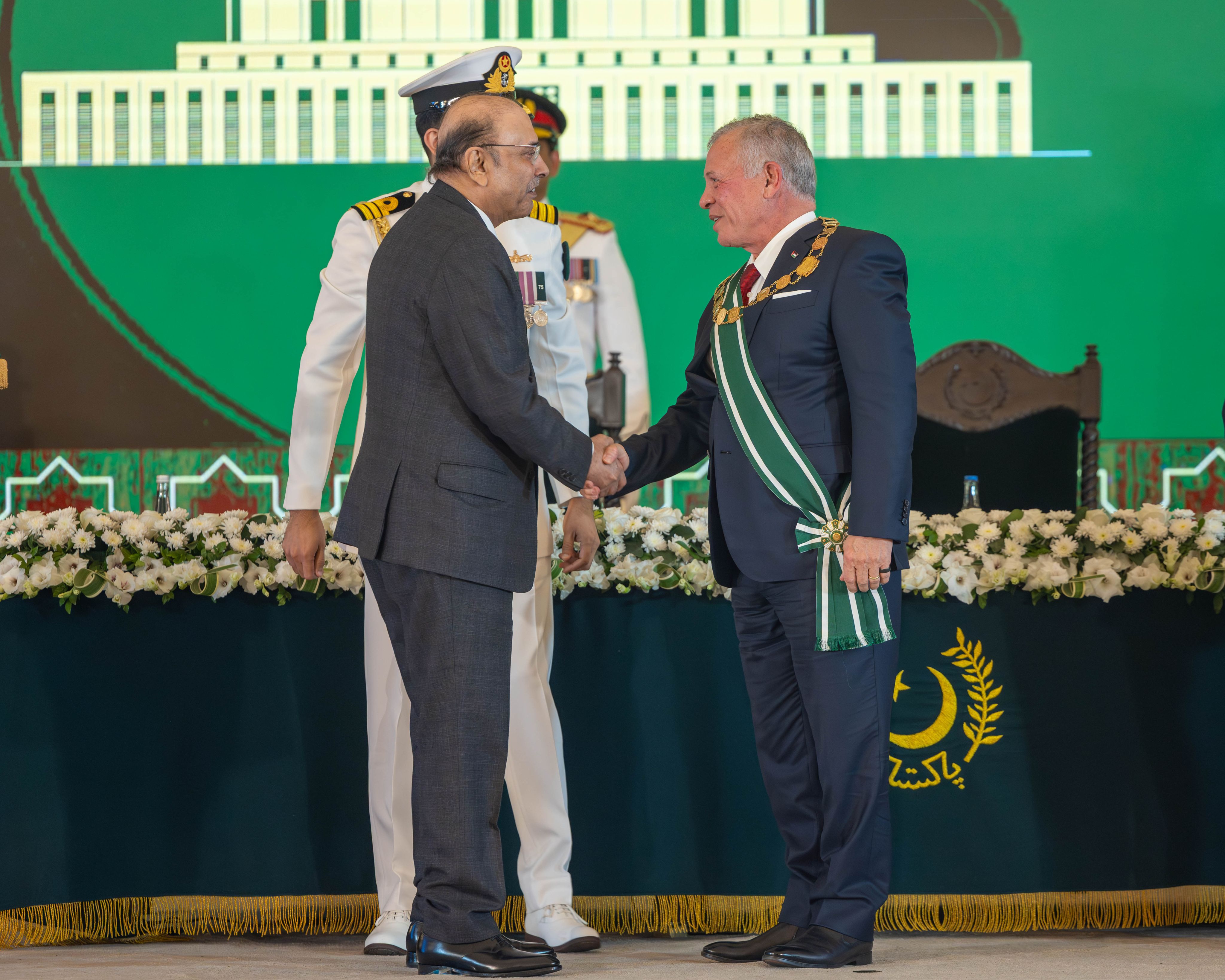 الملك والرئيس الباكستاني يعقدان مباحثات في إسلام آباد