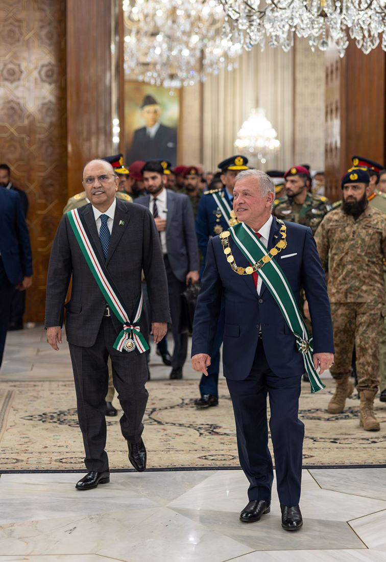 الملك والرئيس الباكستاني يعقدان مباحثات في إسلام آباد