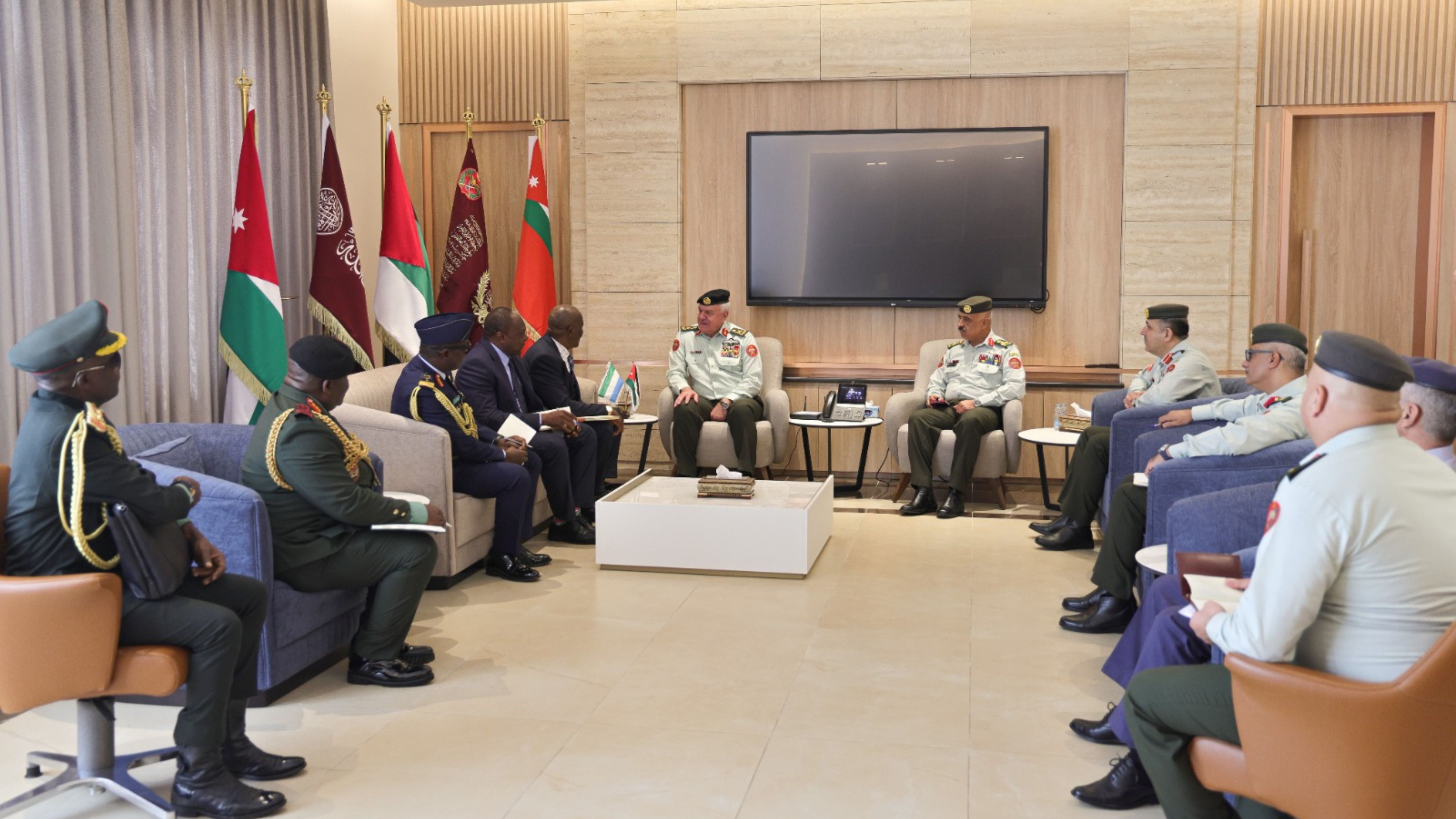 الحنيطي يستقبل نائب وزير الدفاع السيراليوني