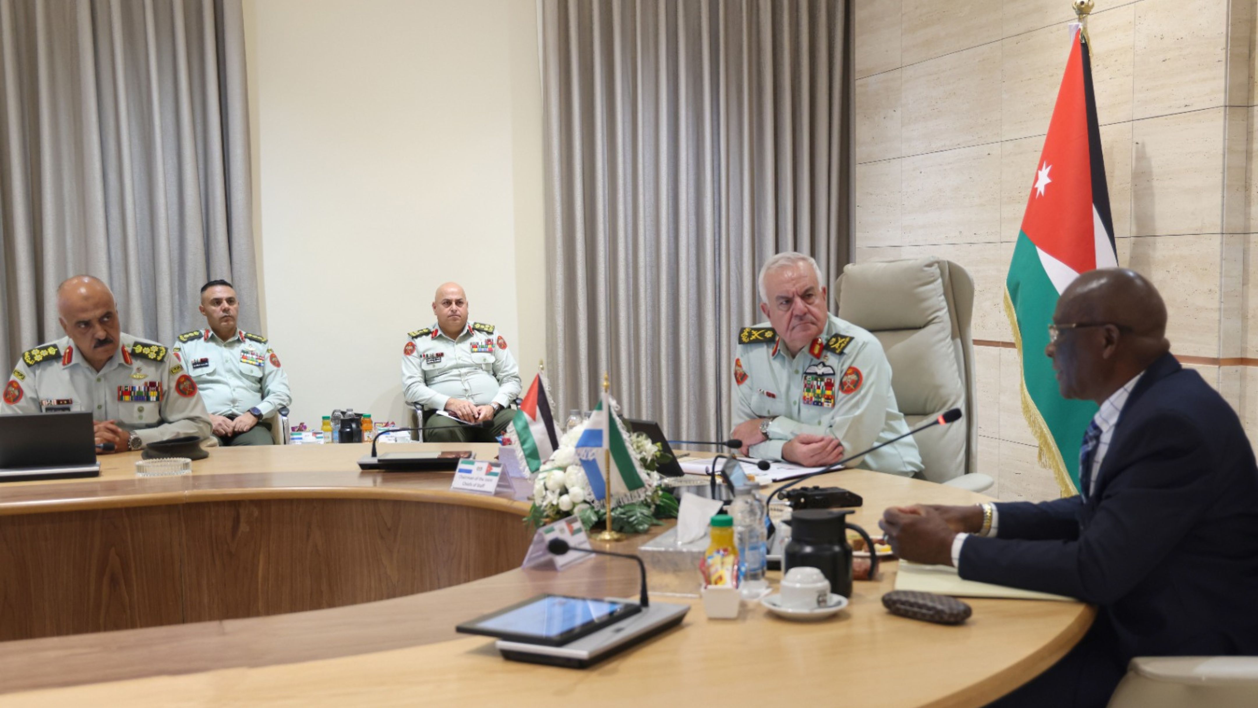 الحنيطي يستقبل نائب وزير الدفاع السيراليوني