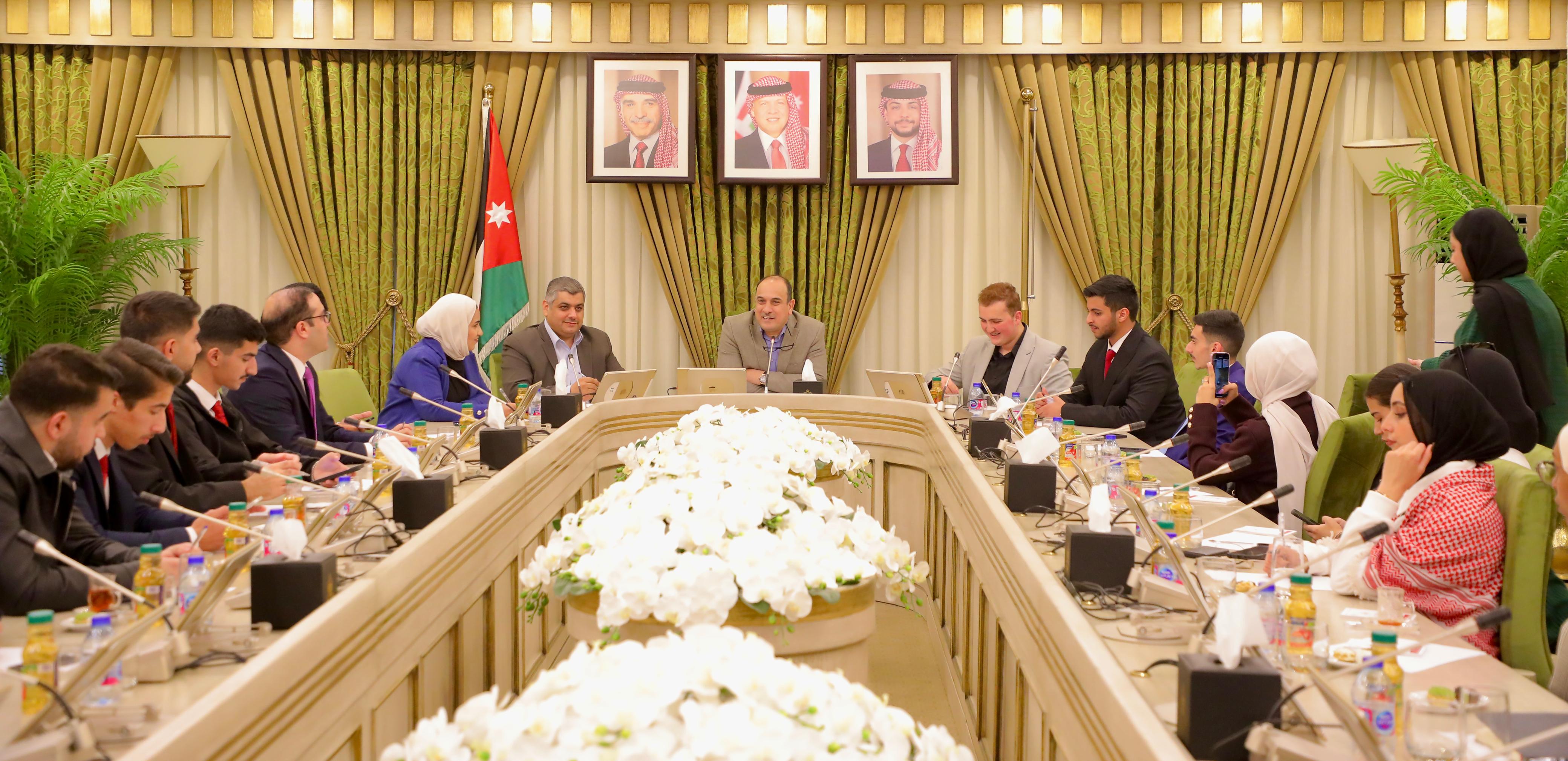 العين الملقي:  الشباب يشكّلون الركيزة الأساسية في مشروع التحديث السياسي