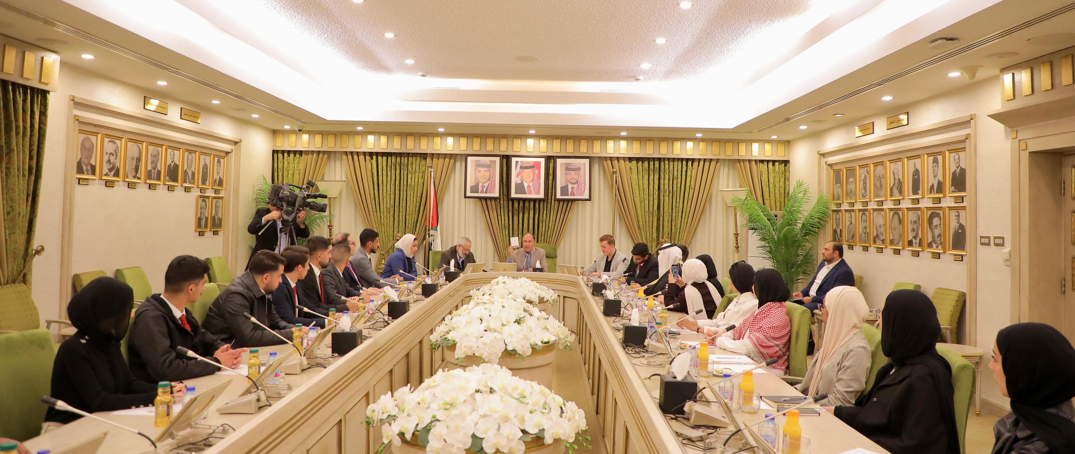 العين الملقي:  الشباب يشكّلون الركيزة الأساسية في مشروع التحديث السياسي