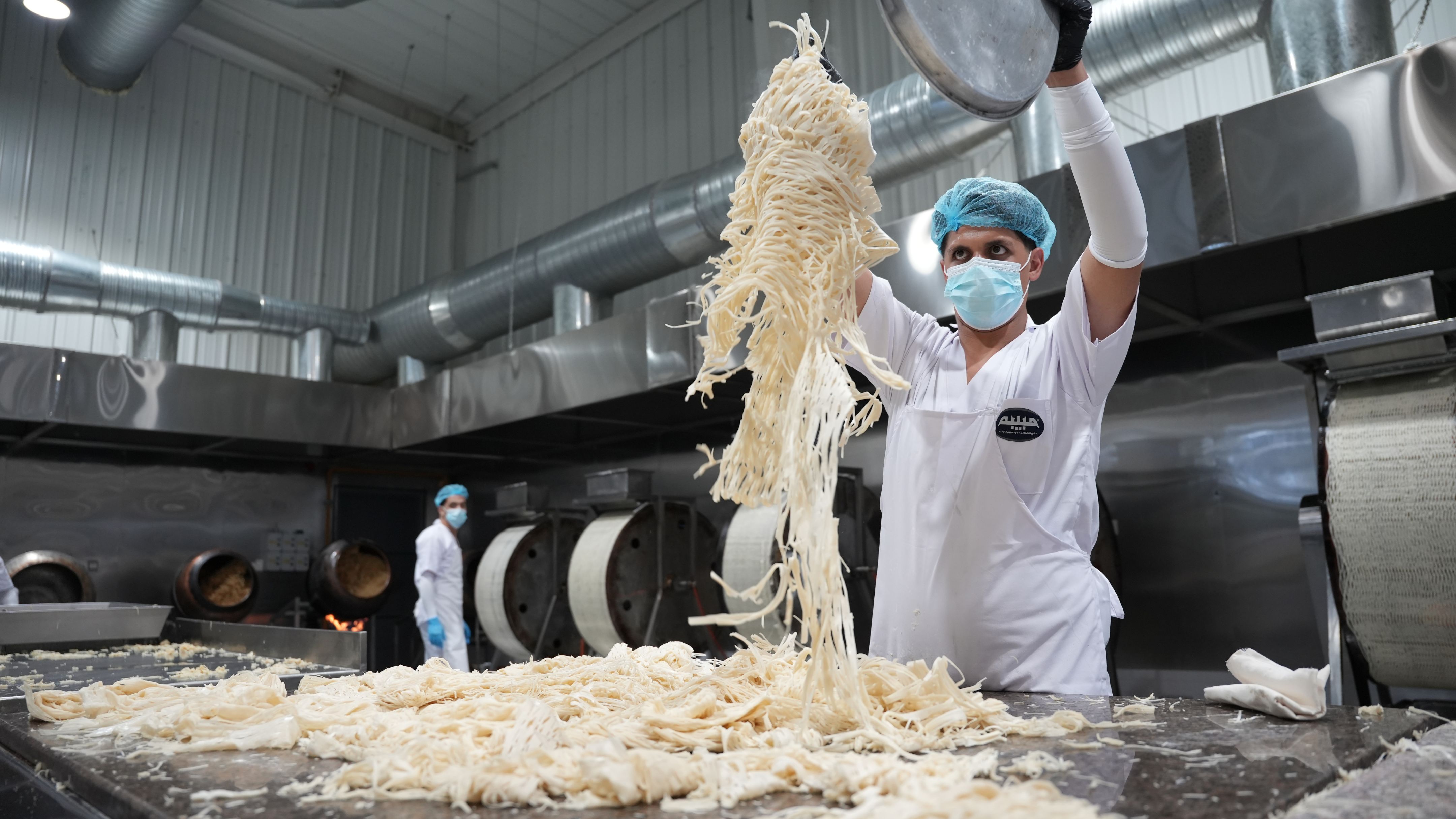 الملك يزور منشآت صناعية في القسطل توفر أكثر من 1650 فرصة عمل