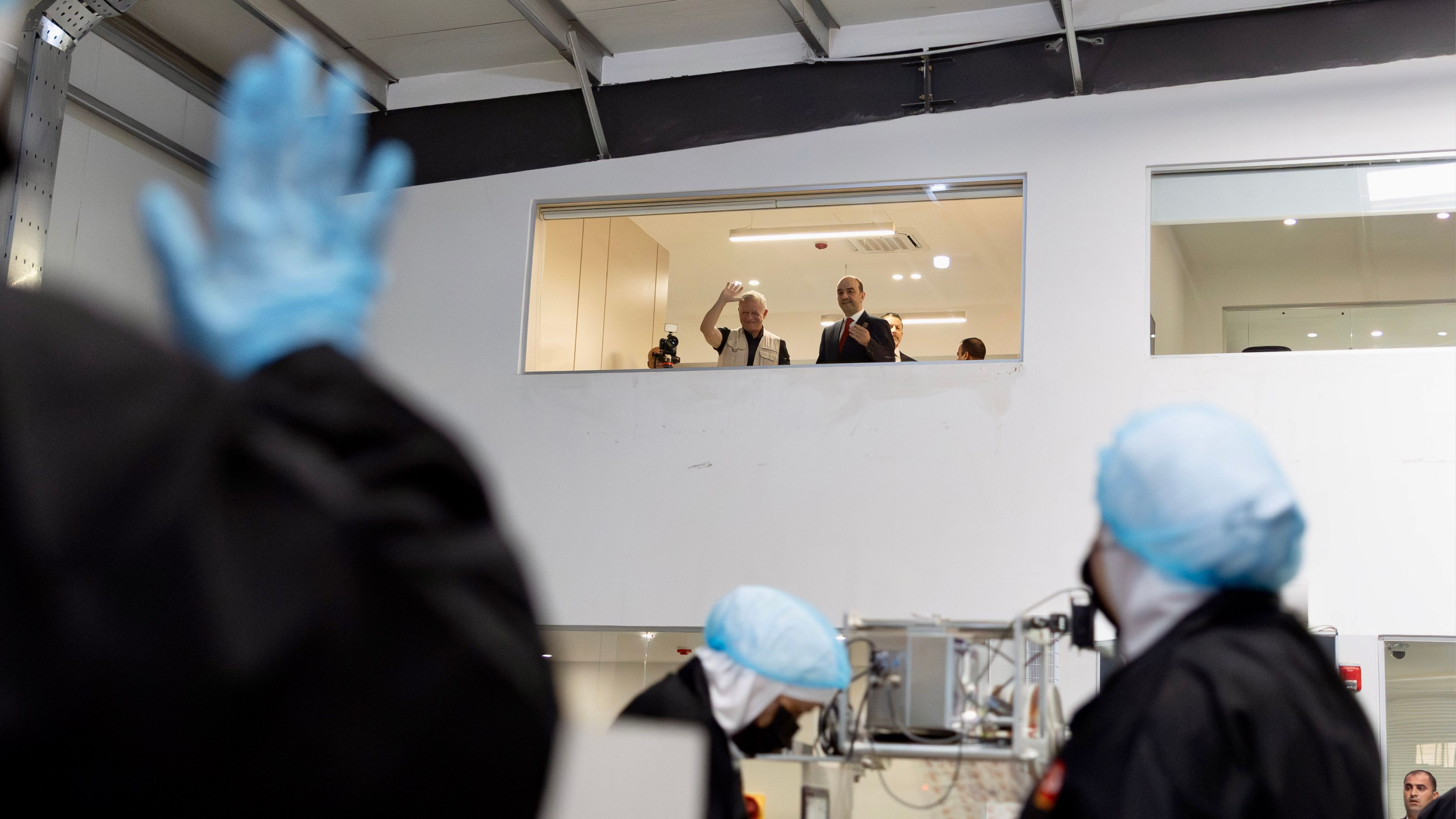 الملك يزور منشآت صناعية في القسطل توفر أكثر من 1650 فرصة عمل