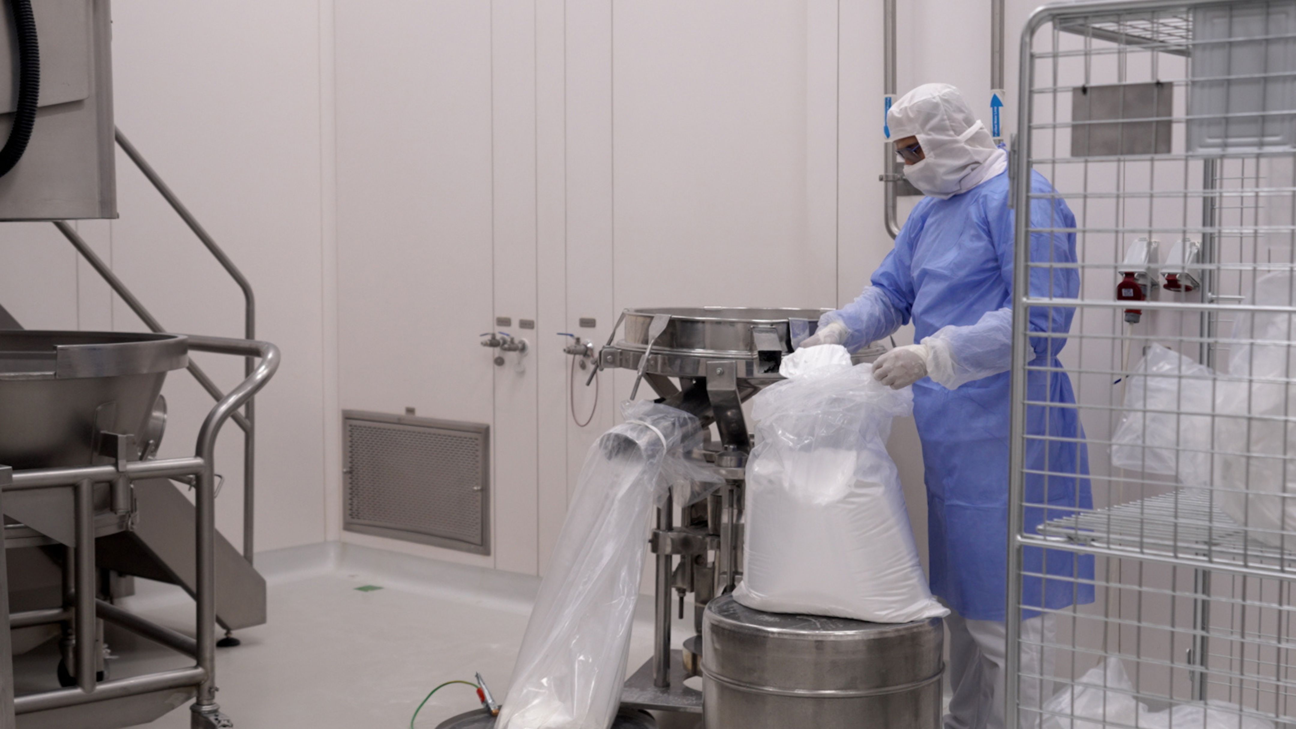 الملك يزور منشآت صناعية في القسطل توفر أكثر من 1650 فرصة عمل