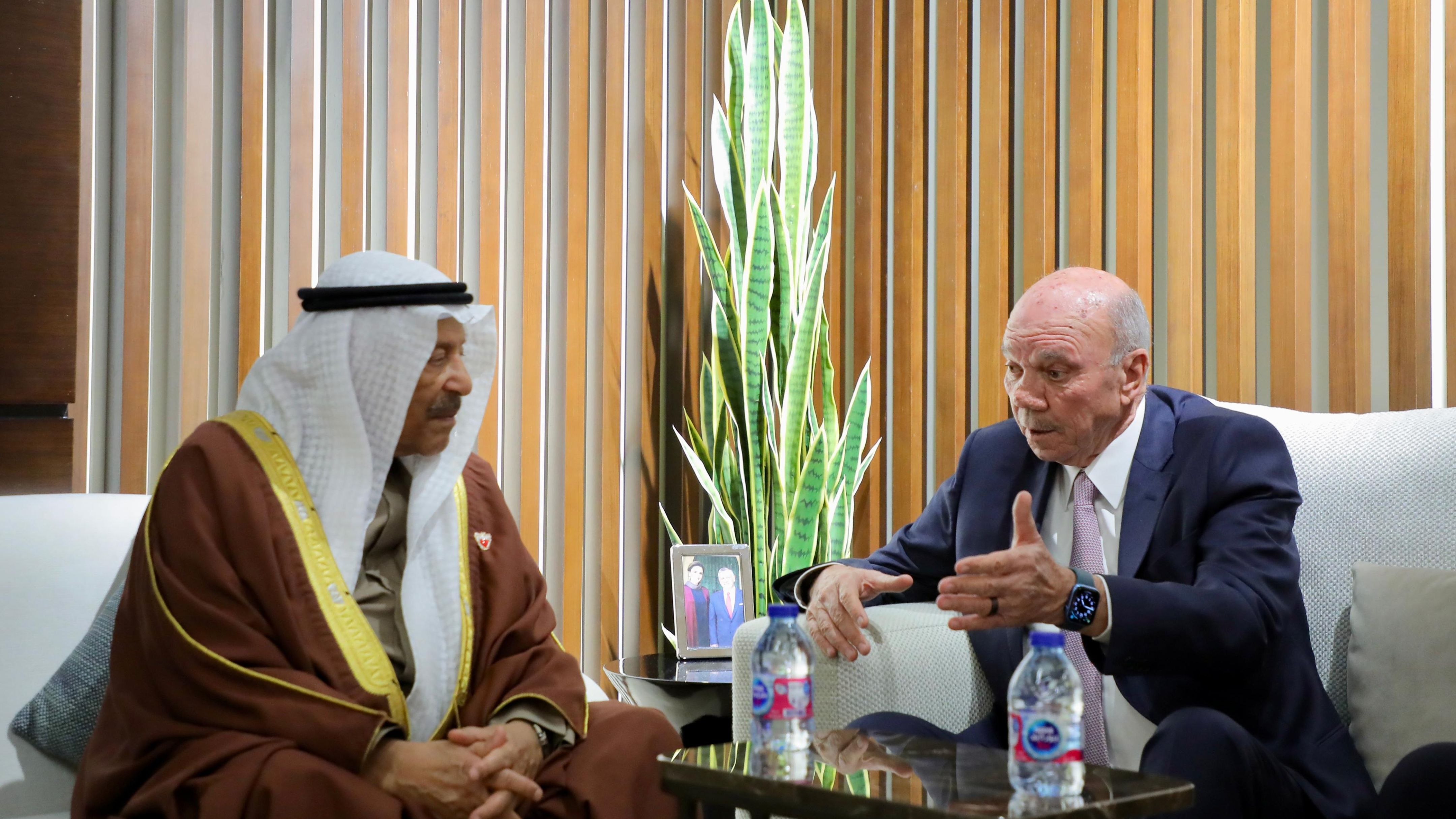 وصول رئيس مجلس الشورى البحريني إلى المملكة في زيارة رسمية 