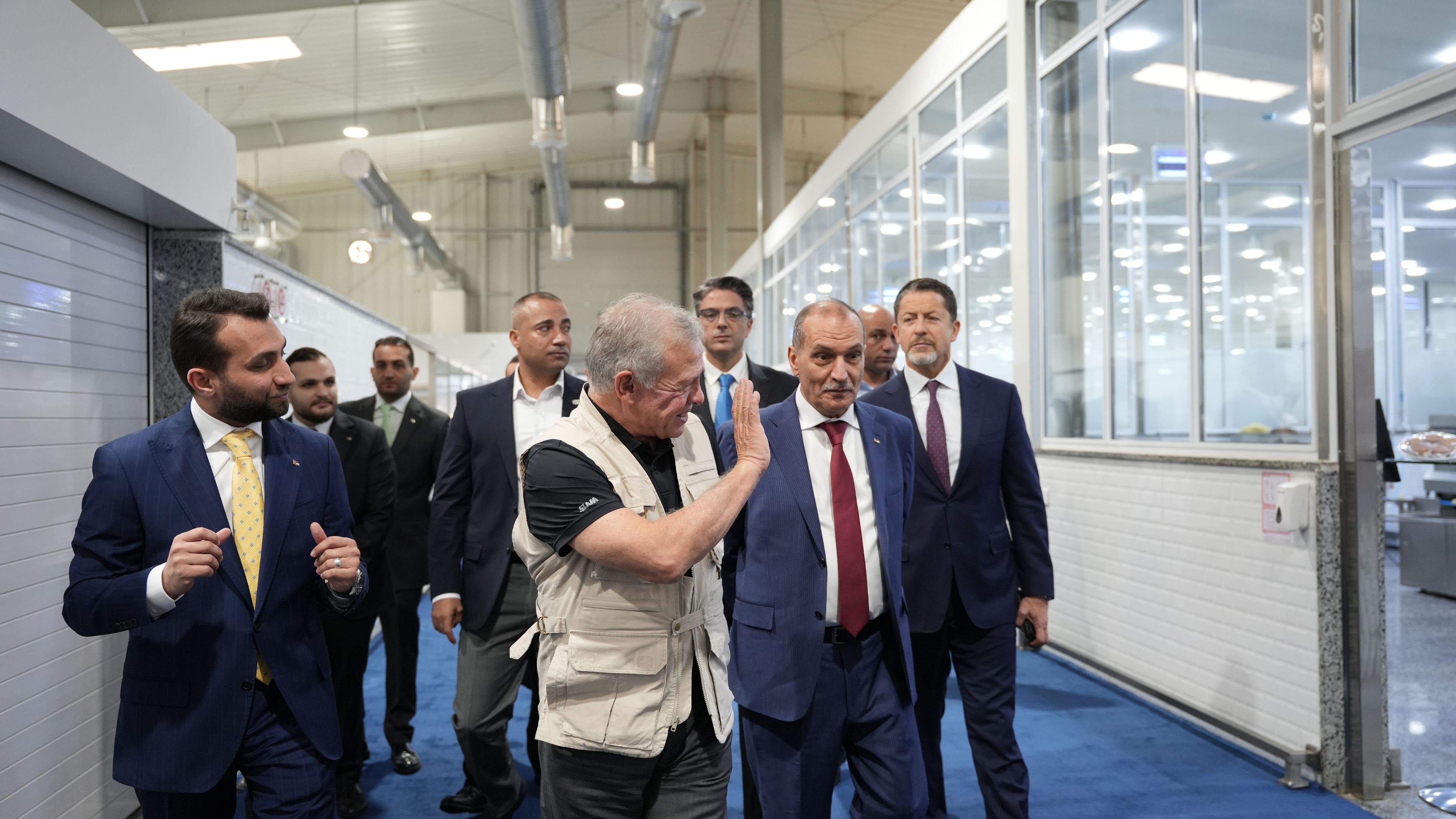 الملك يزور منشآت صناعية في القسطل توفر أكثر من 1650 فرصة عمل