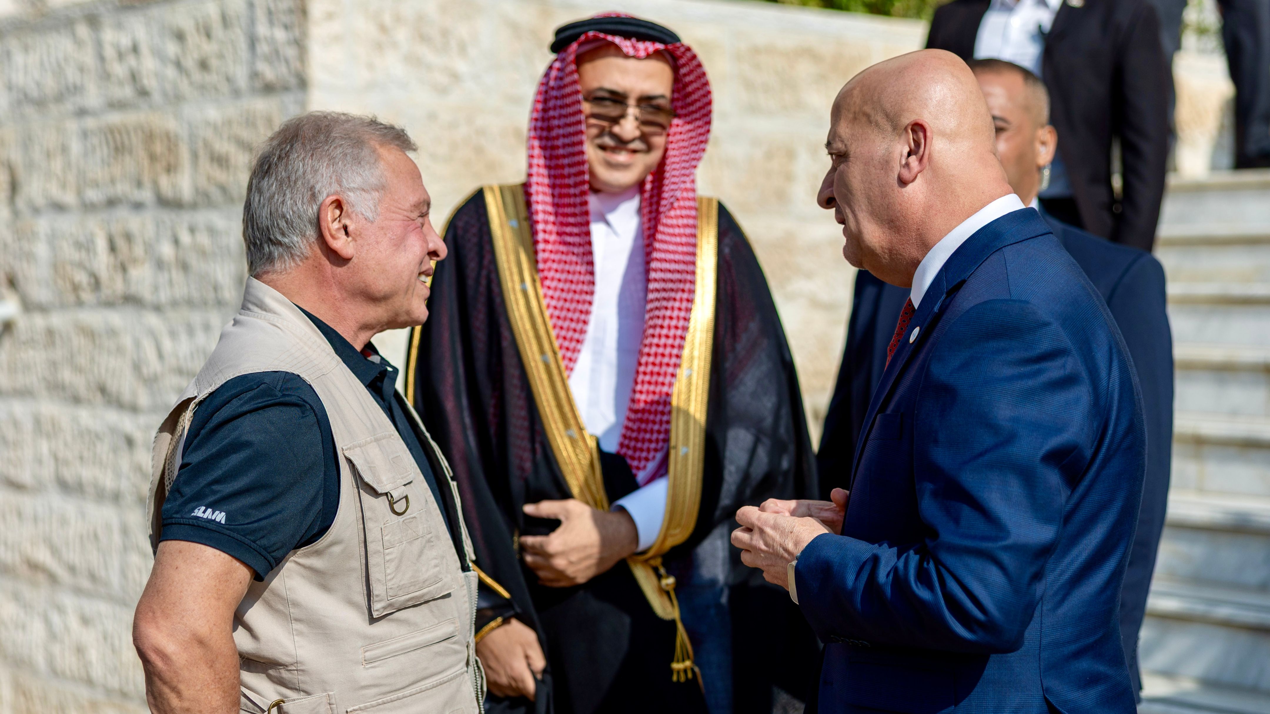 الملك يزور منشآت صناعية في القسطل توفر أكثر من 1650 فرصة عمل