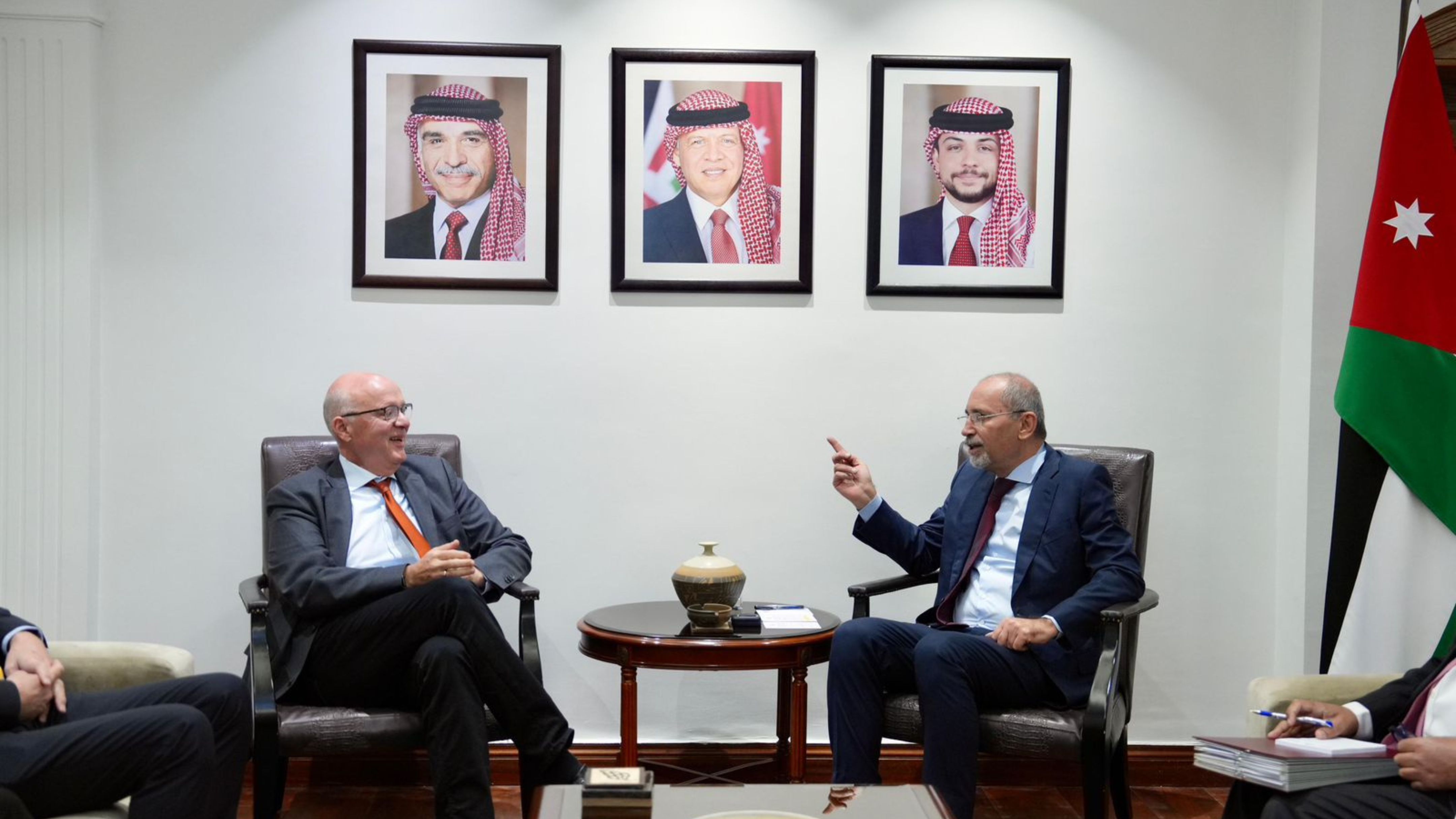 وزير الخارجية يلتقي عضو لجنة الشؤون الخارجية في البرلمان الألماني