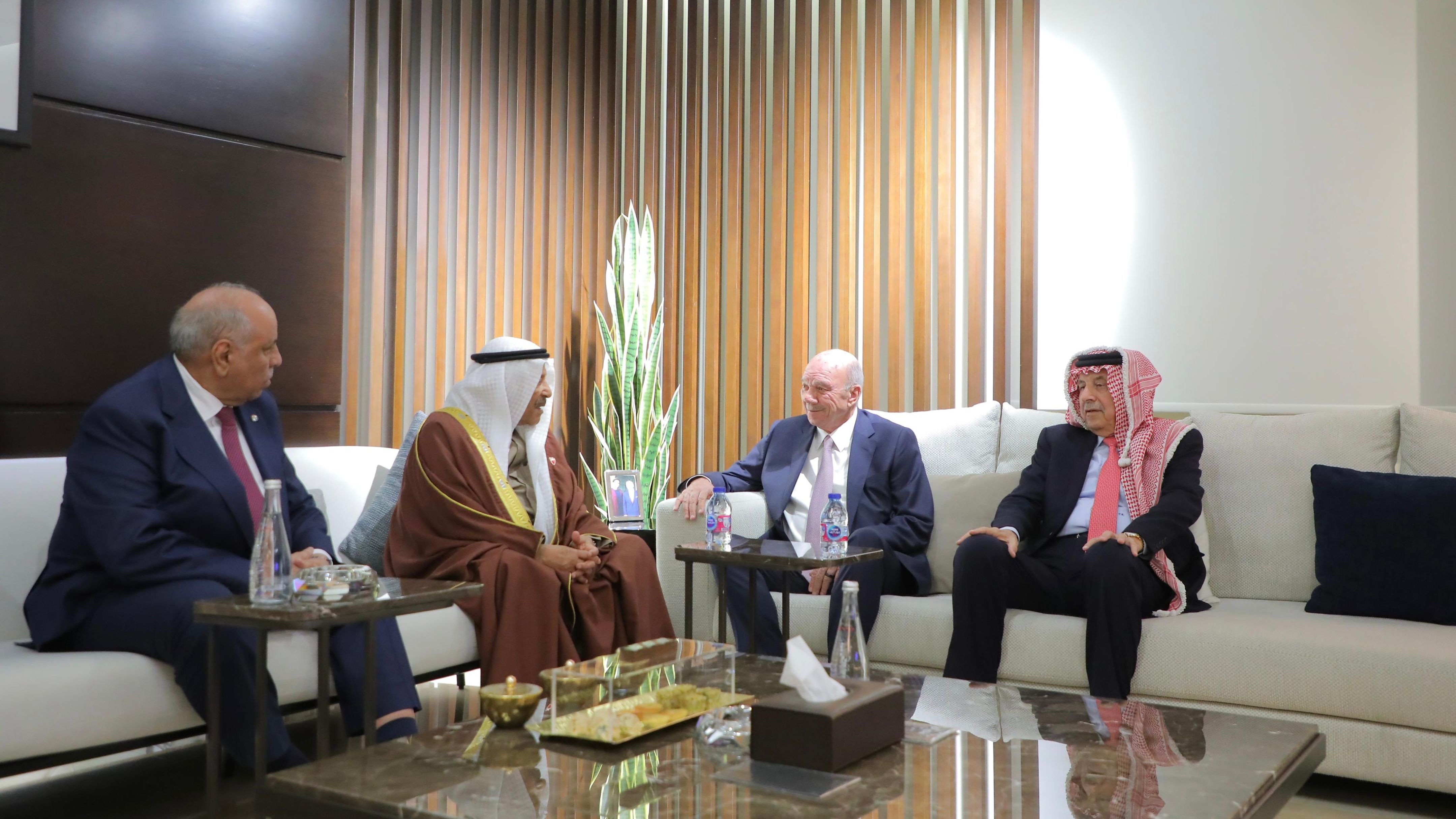 وصول رئيس مجلس الشورى البحريني إلى المملكة في زيارة رسمية 