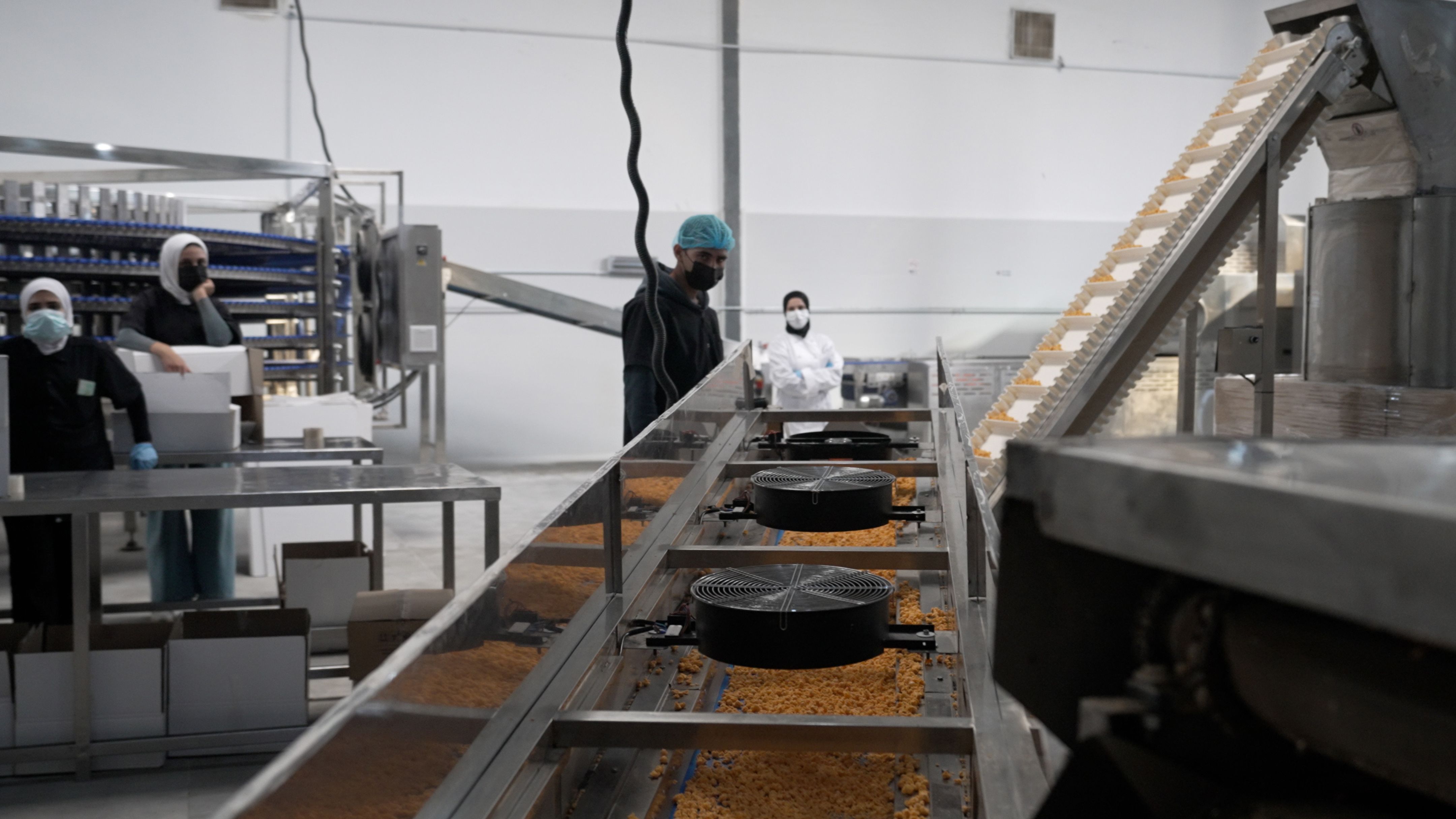 الملك يزور منشآت صناعية في القسطل توفر أكثر من 1650 فرصة عمل