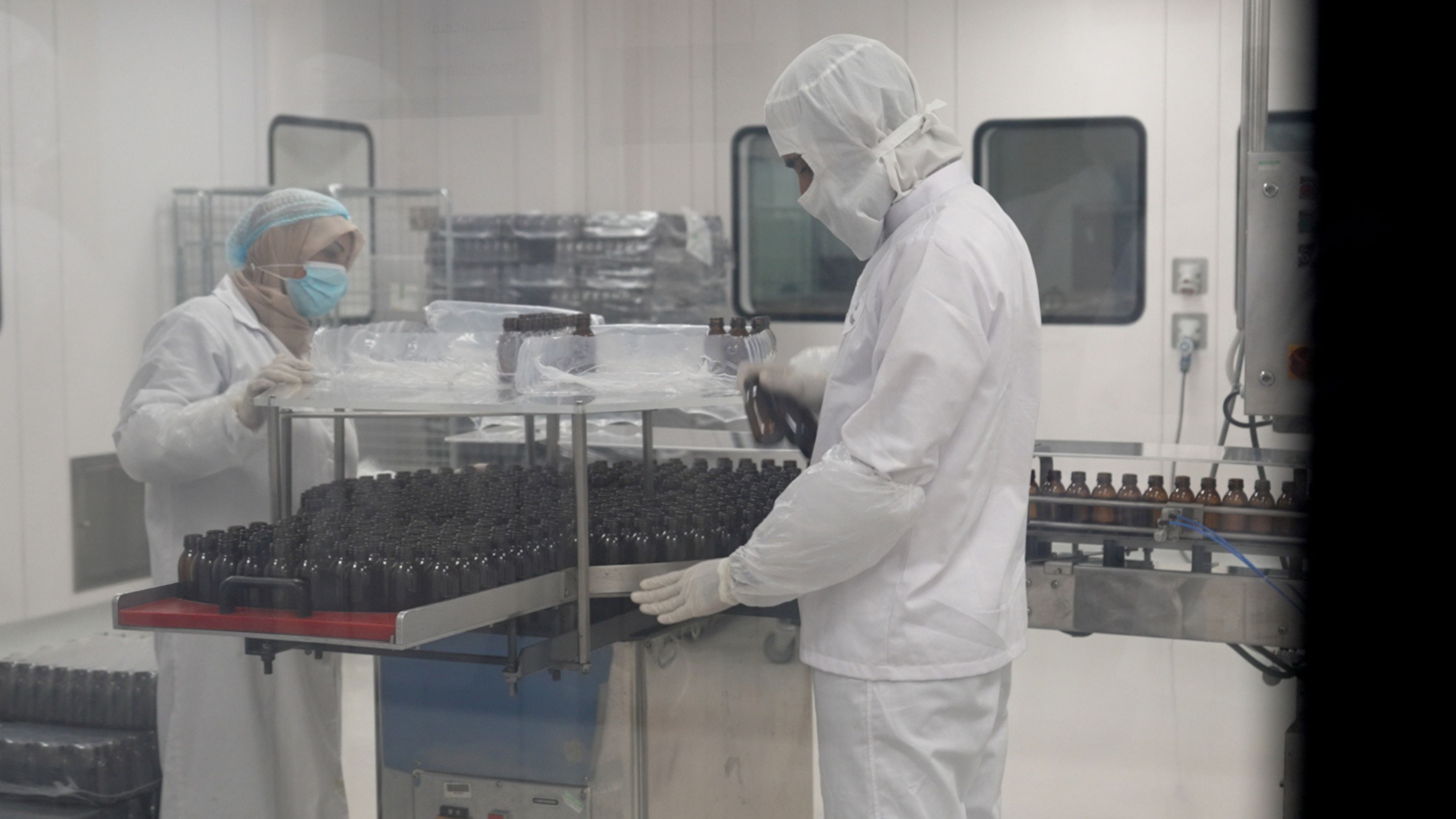 الملك يزور منشآت صناعية في القسطل توفر أكثر من 1650 فرصة عمل