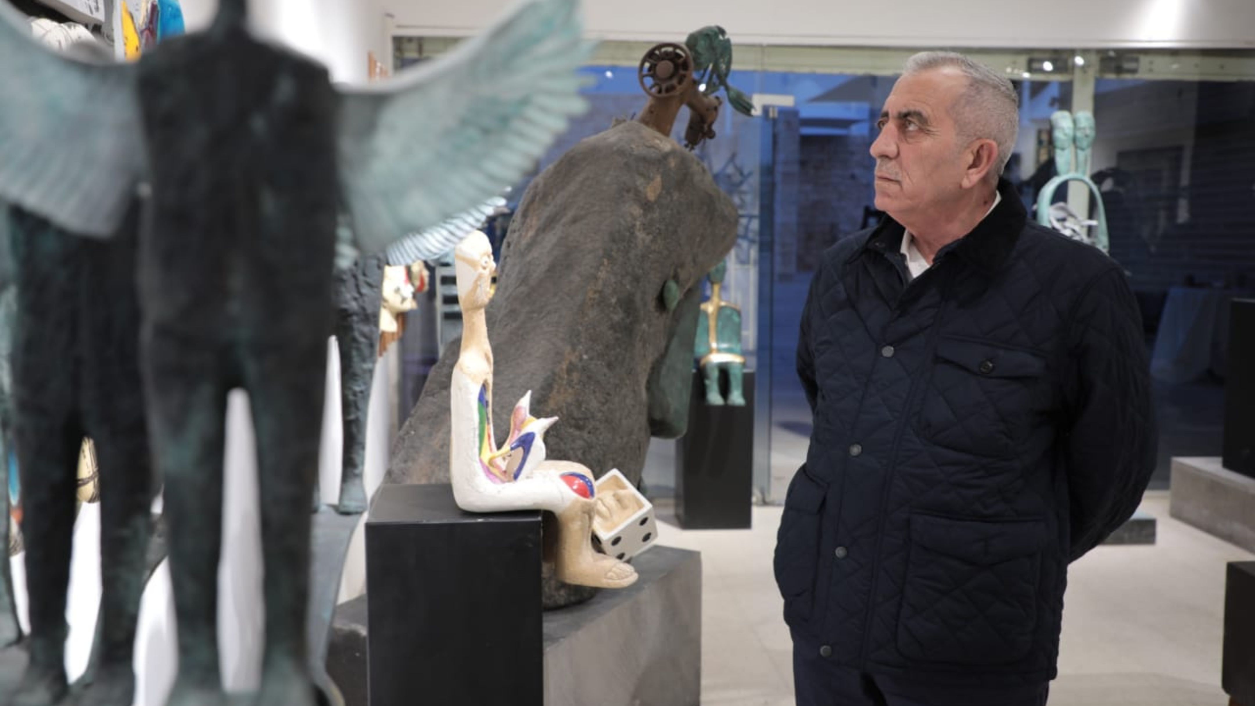 وزير الثقافة يزور محترف وجاليري الفنان التشكيلي حازم الزعبي