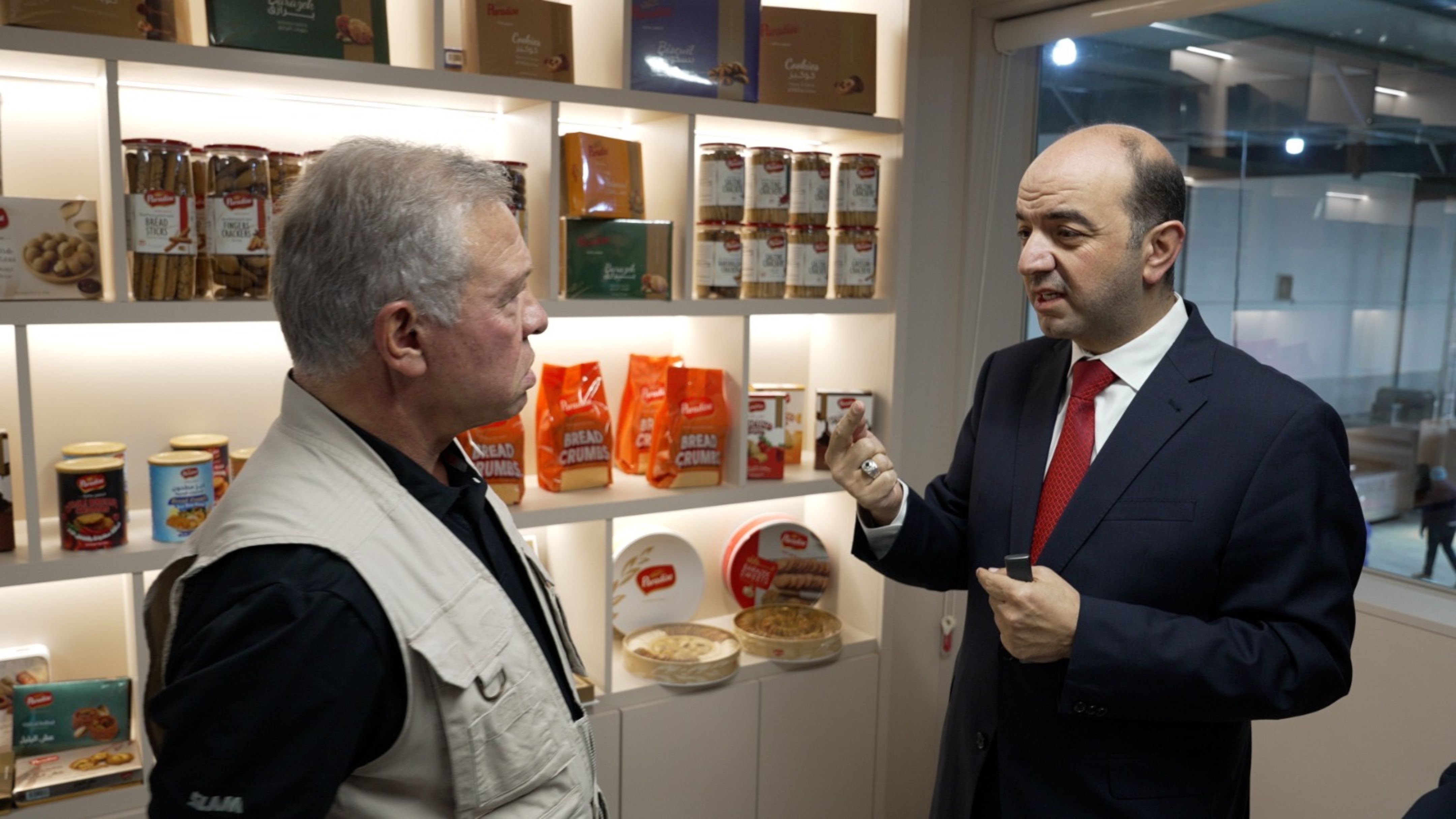 الملك يزور منشآت صناعية في القسطل توفر أكثر من 1650 فرصة عمل