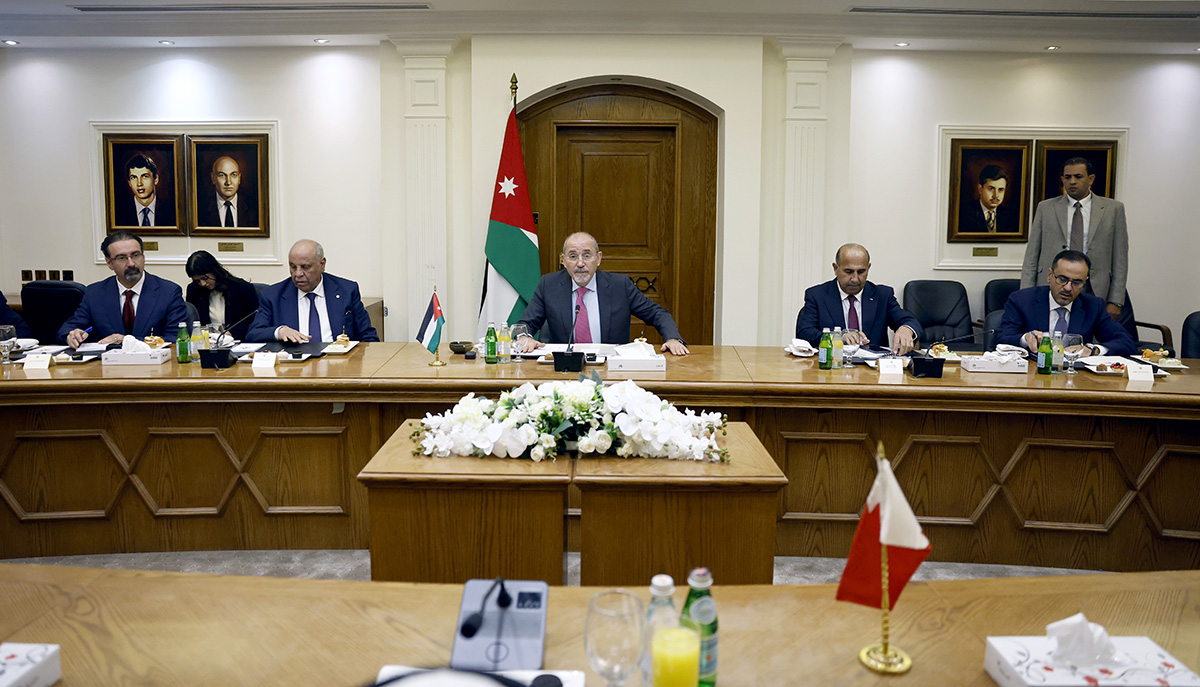 وزير الخارجية يلتقي رئيس مجلس الشورى البحريني