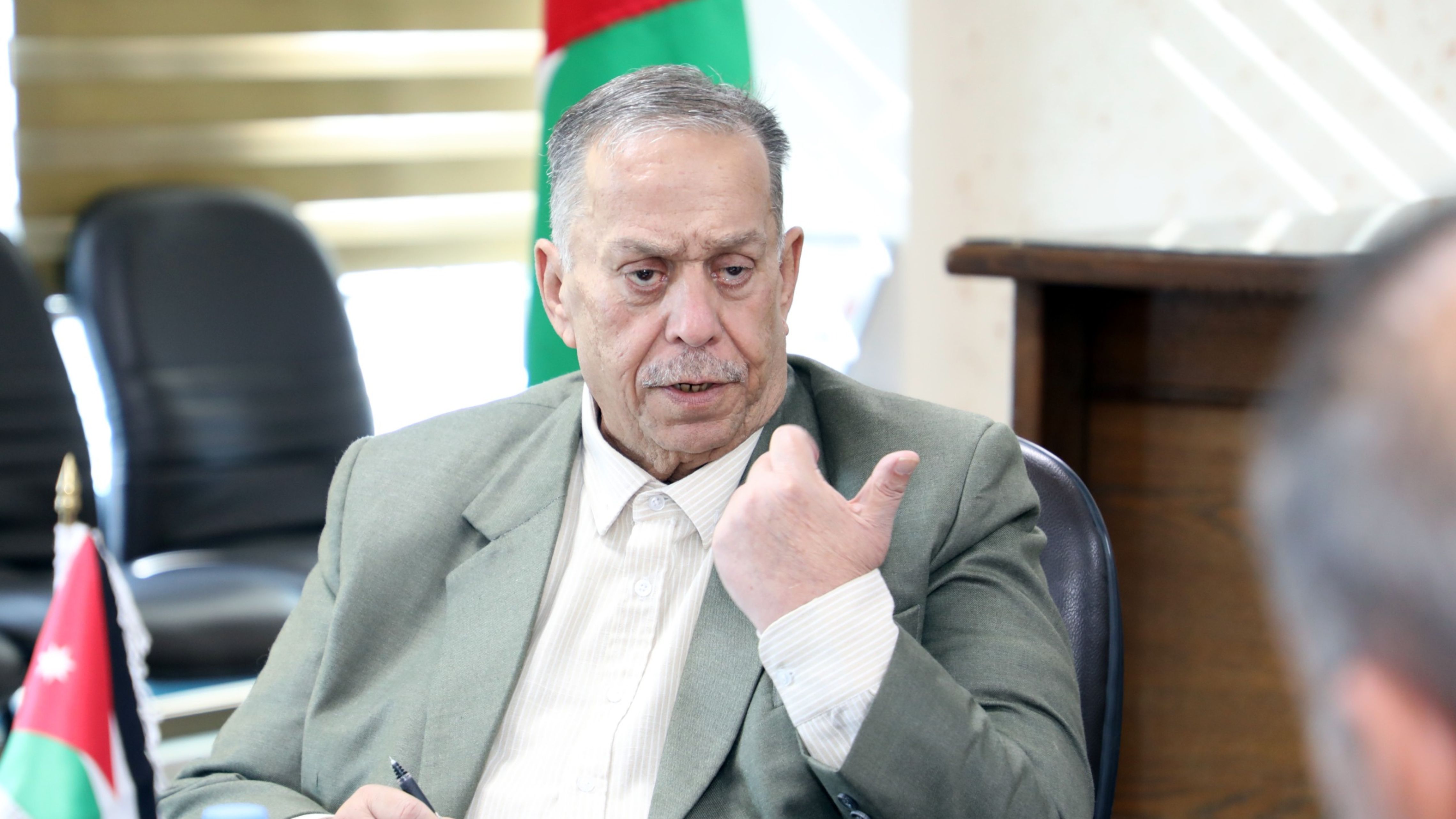 وفد جماعة عمان يطّلع على إجراءات بترا في صون اللغة العربية بمحتواها التحريري