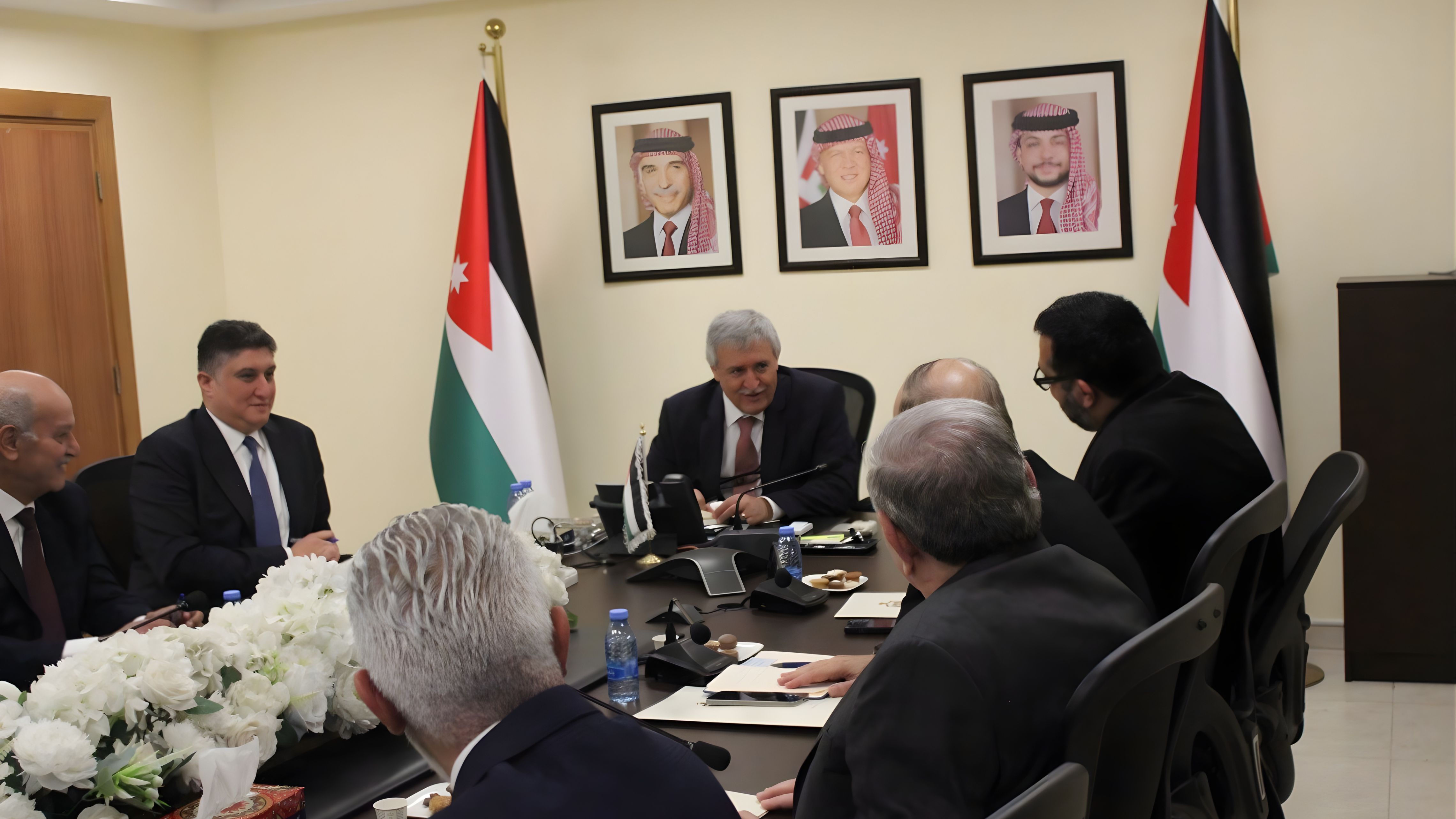 وزير النقل يبحث تعزيز العمل البحري خلال لقاء مع نقابة الملاحة الأردنية