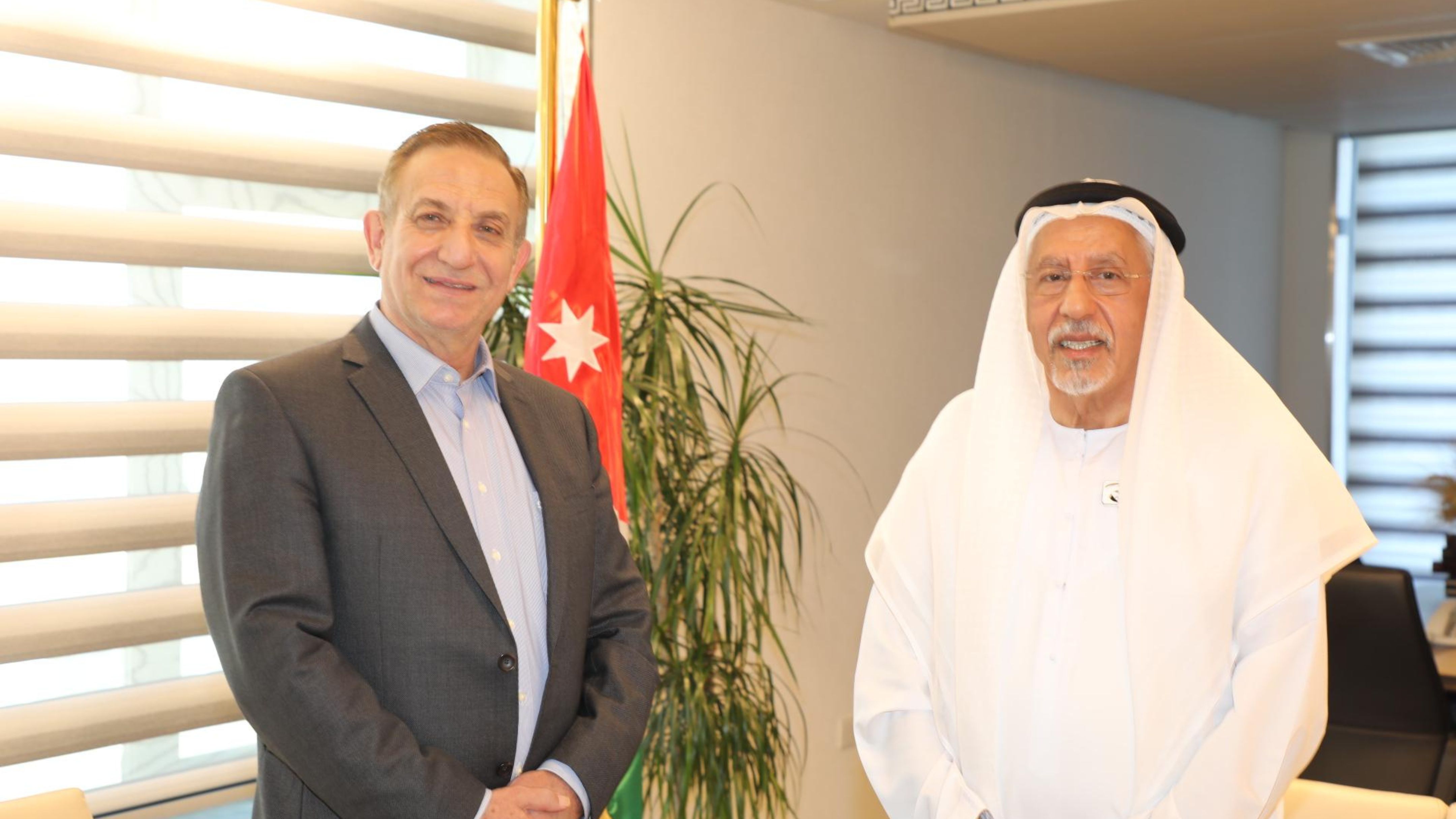 وزير الزراعة يلتقي أمين عام جائزة خليفة الدولية لنخيل التمر والابتكار