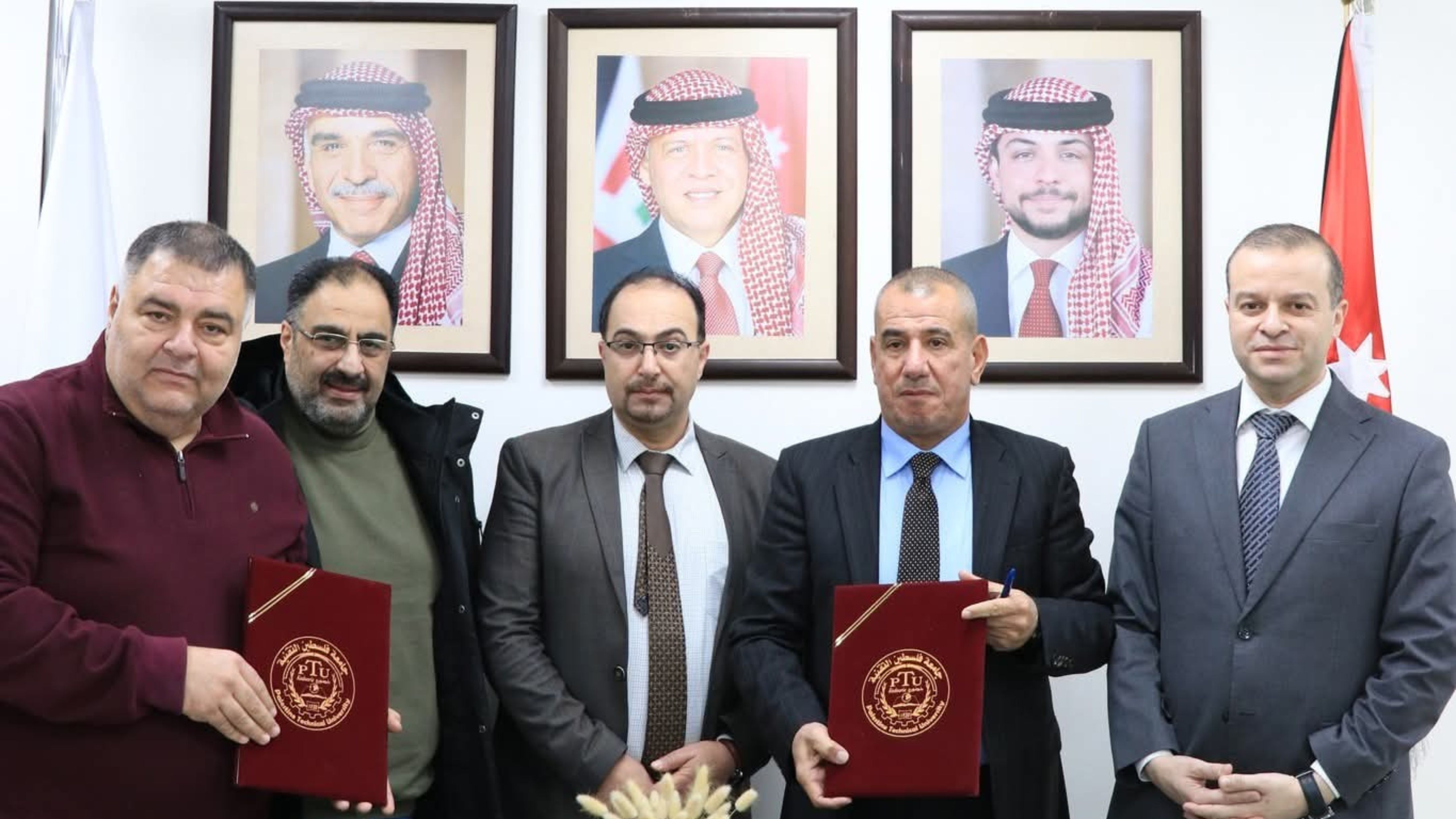 اتفاقية تعاون بين مركزي تصميم الألبسة الأردني والكفايات في جامعة فلسطين التقنية 