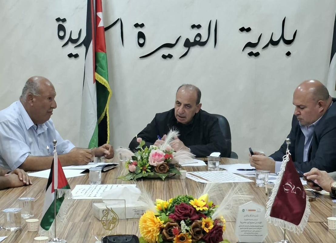 وزير الإدارة المحلية يتفقد بلديتي القويرة والجفر 