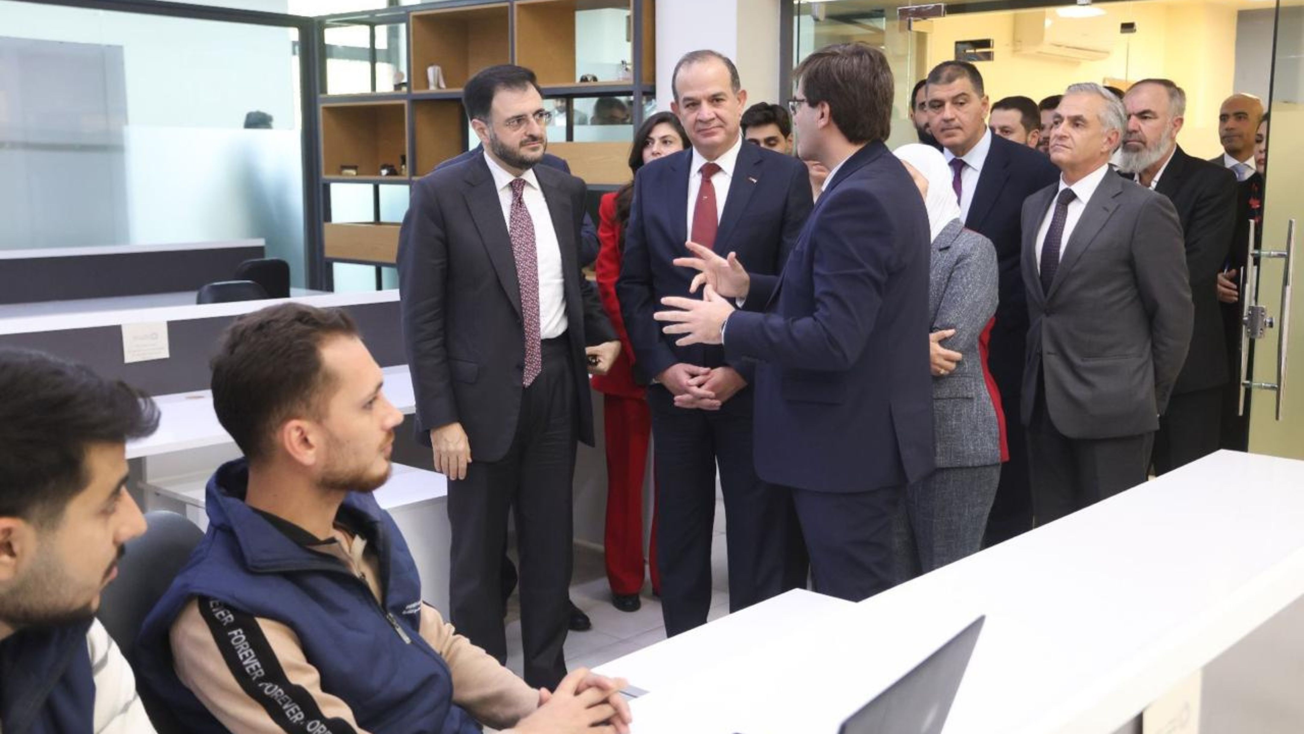 وزير الاقتصاد الرقمي يبحث تعزيز التعاون مع سوريا